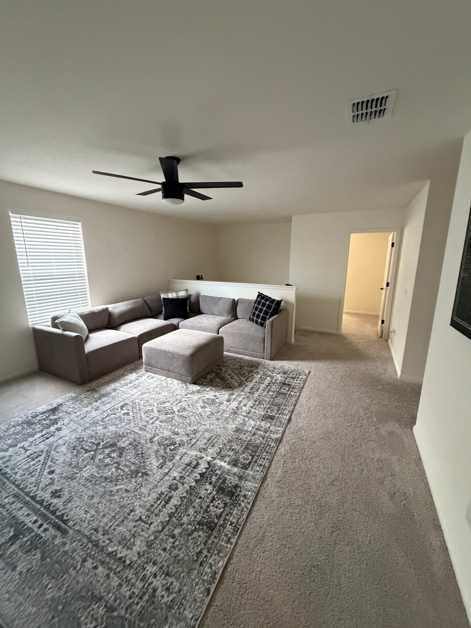 Hutto Single Room: 222 Stonebrook Dr.