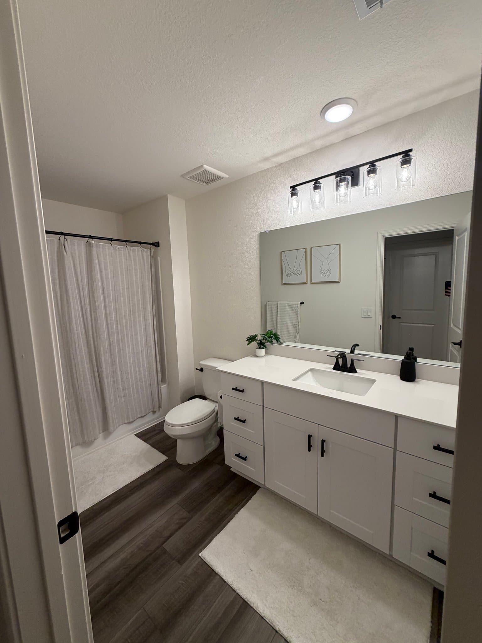 Hutto Single Room: 222 Stonebrook Dr.