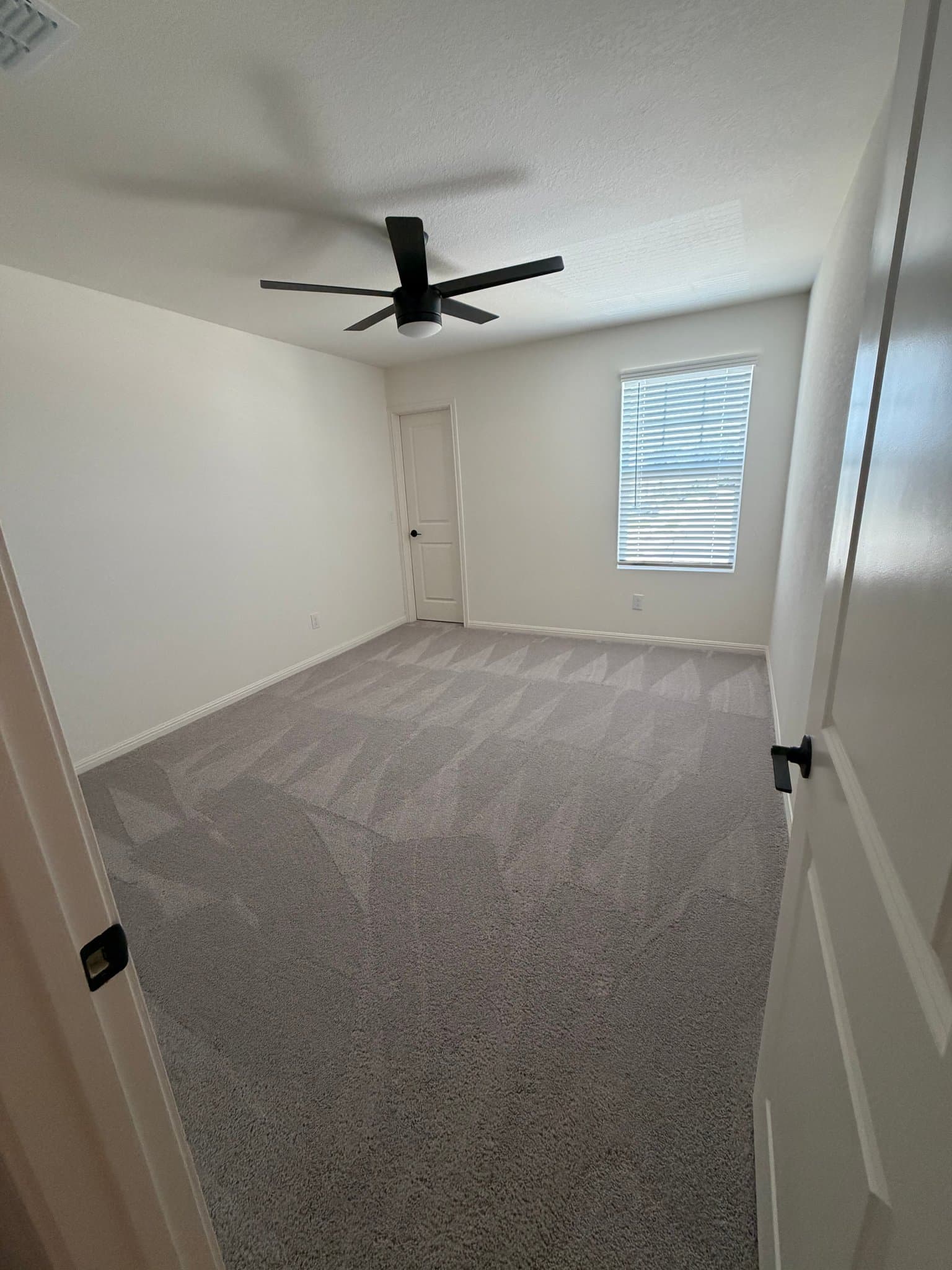 Hutto Single Room: 222 Stonebrook Dr.