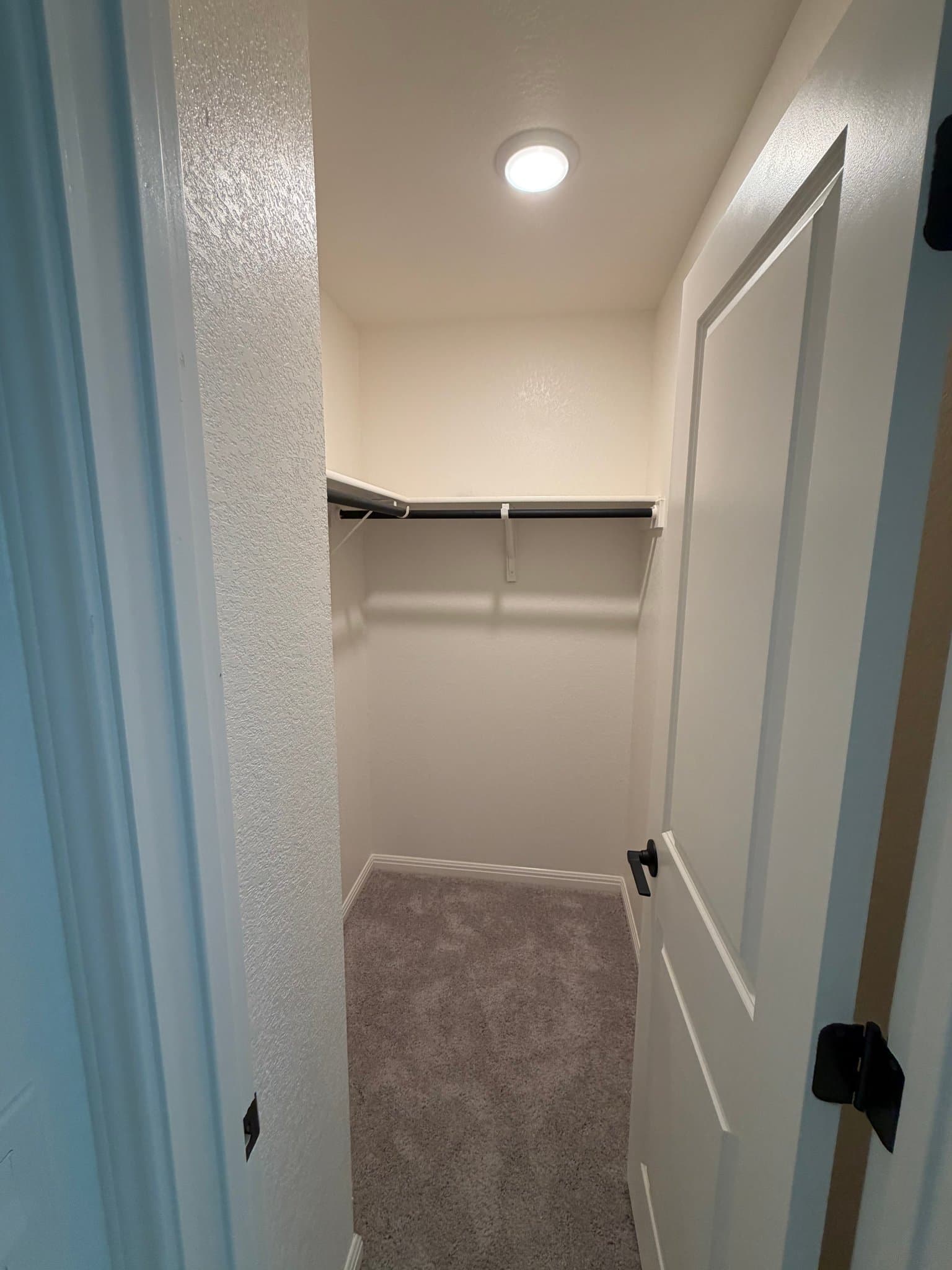 Hutto Single Room: 222 Stonebrook Dr.