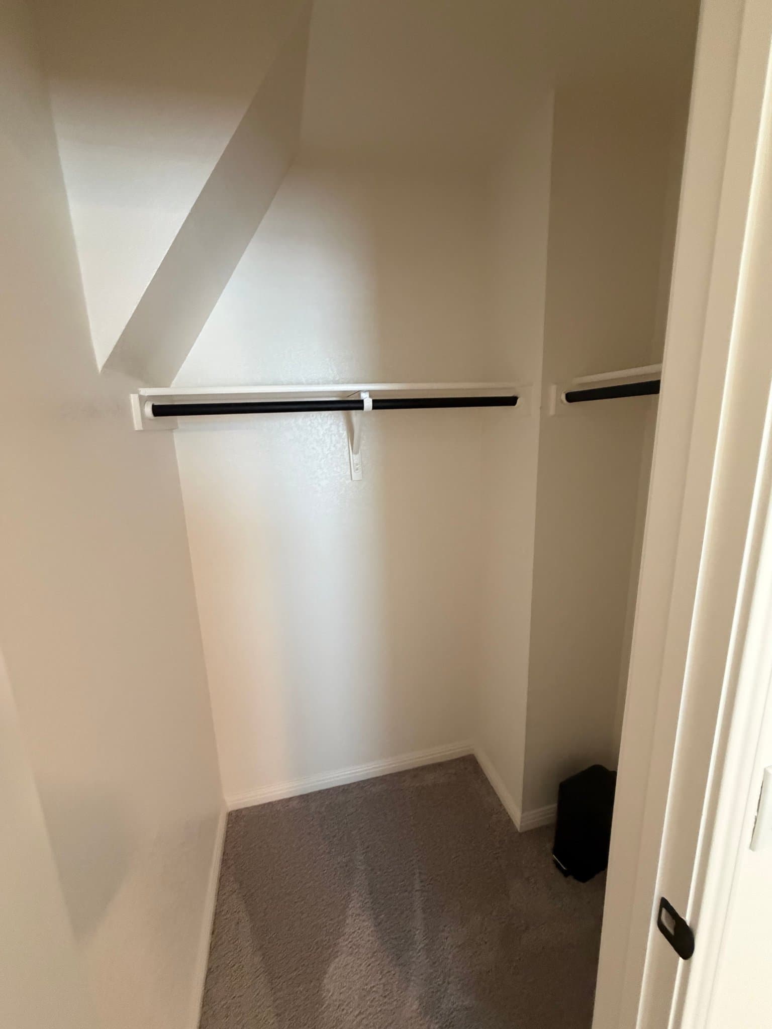 Hutto Single Room: 222 Stonebrook Dr.