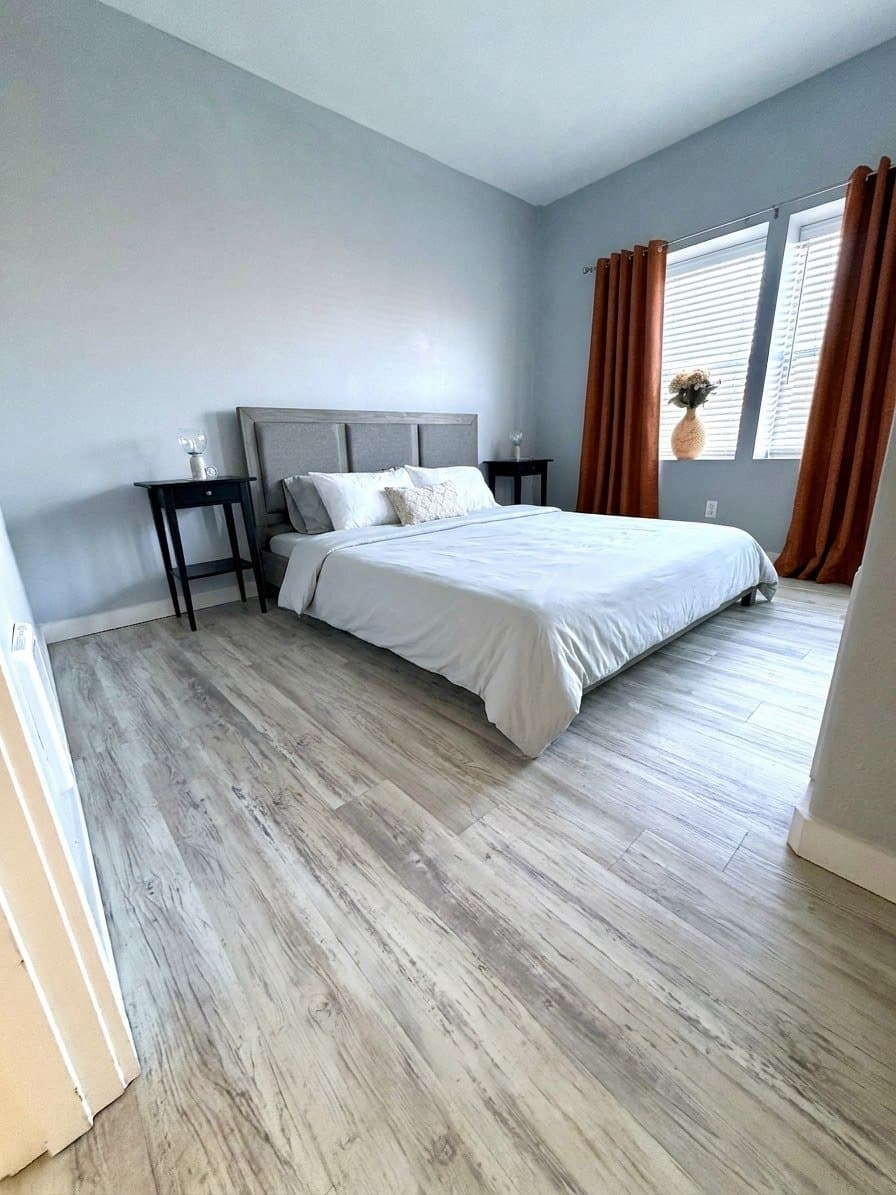 Newport Apartment: 1107 SW Coast Hwy