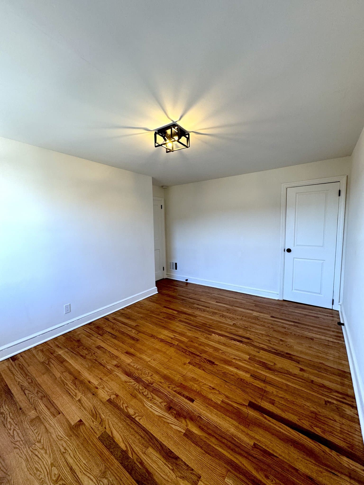 Lancaster Single Room: 720 South Plum Street