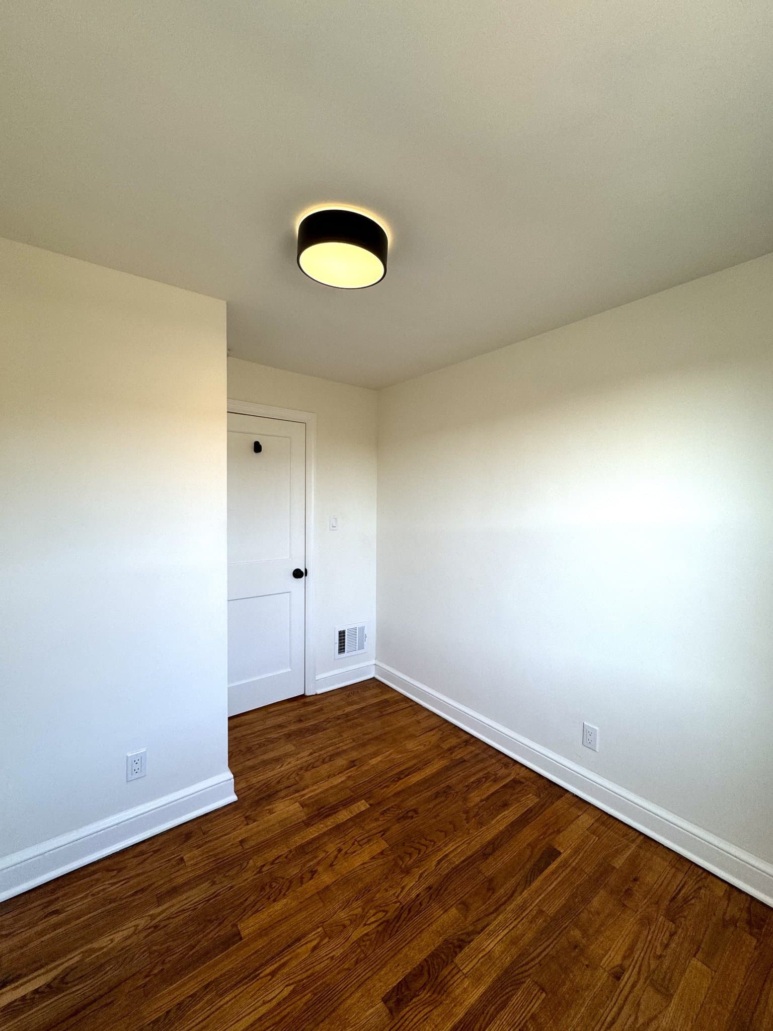 Lancaster Single Room: 720 South Plum Street