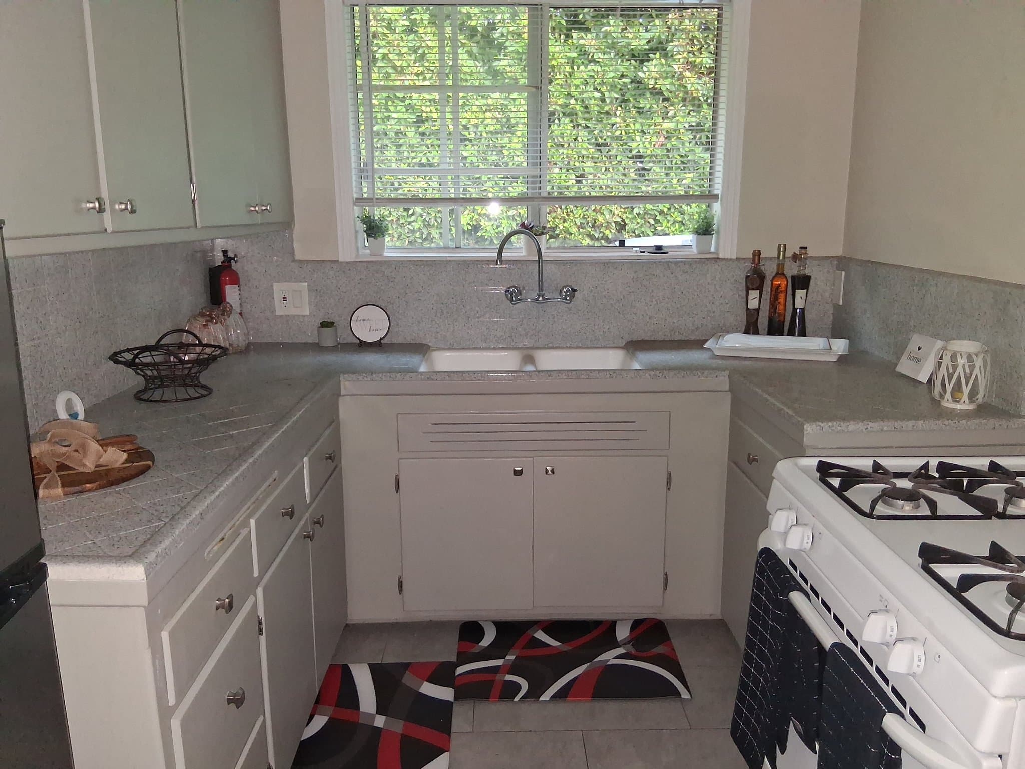 LOS ANGELES Apartment: 5852 David Ave