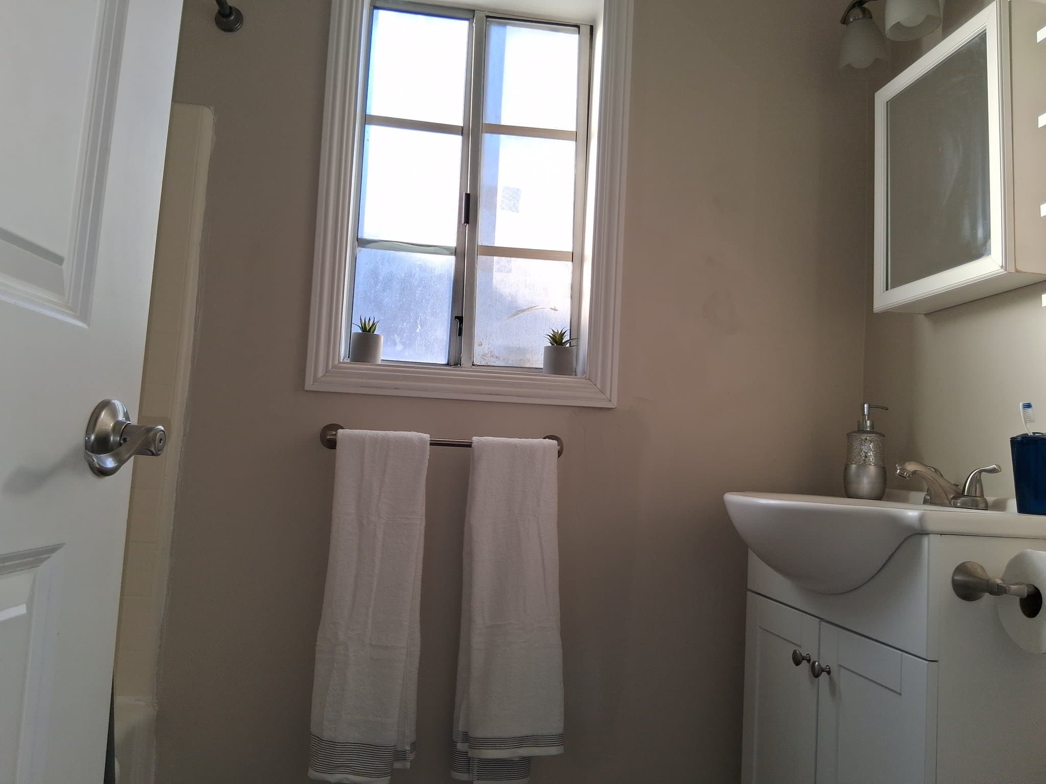 LOS ANGELES Apartment: 5852 David Ave