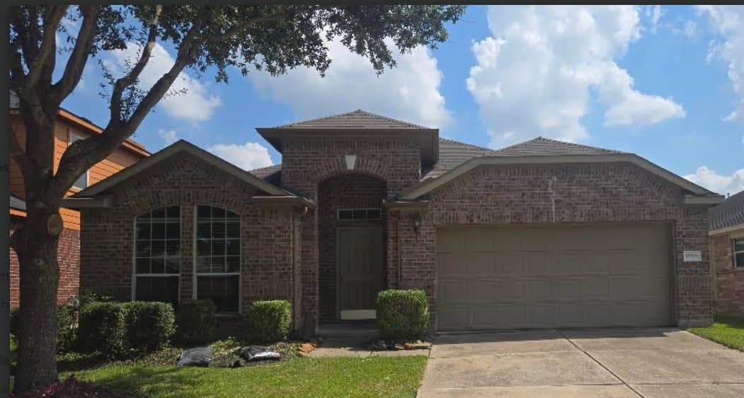 Houston House: 11915 Harristown Dr.