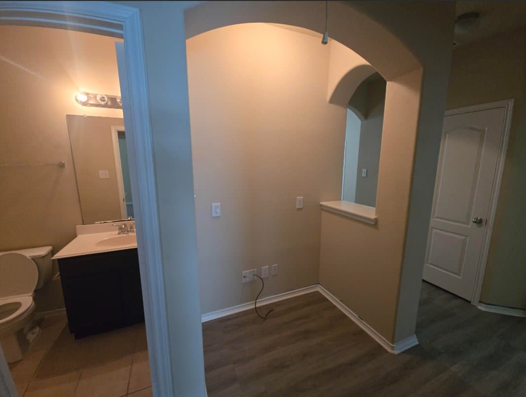 Houston House: 11915 Harristown Dr.