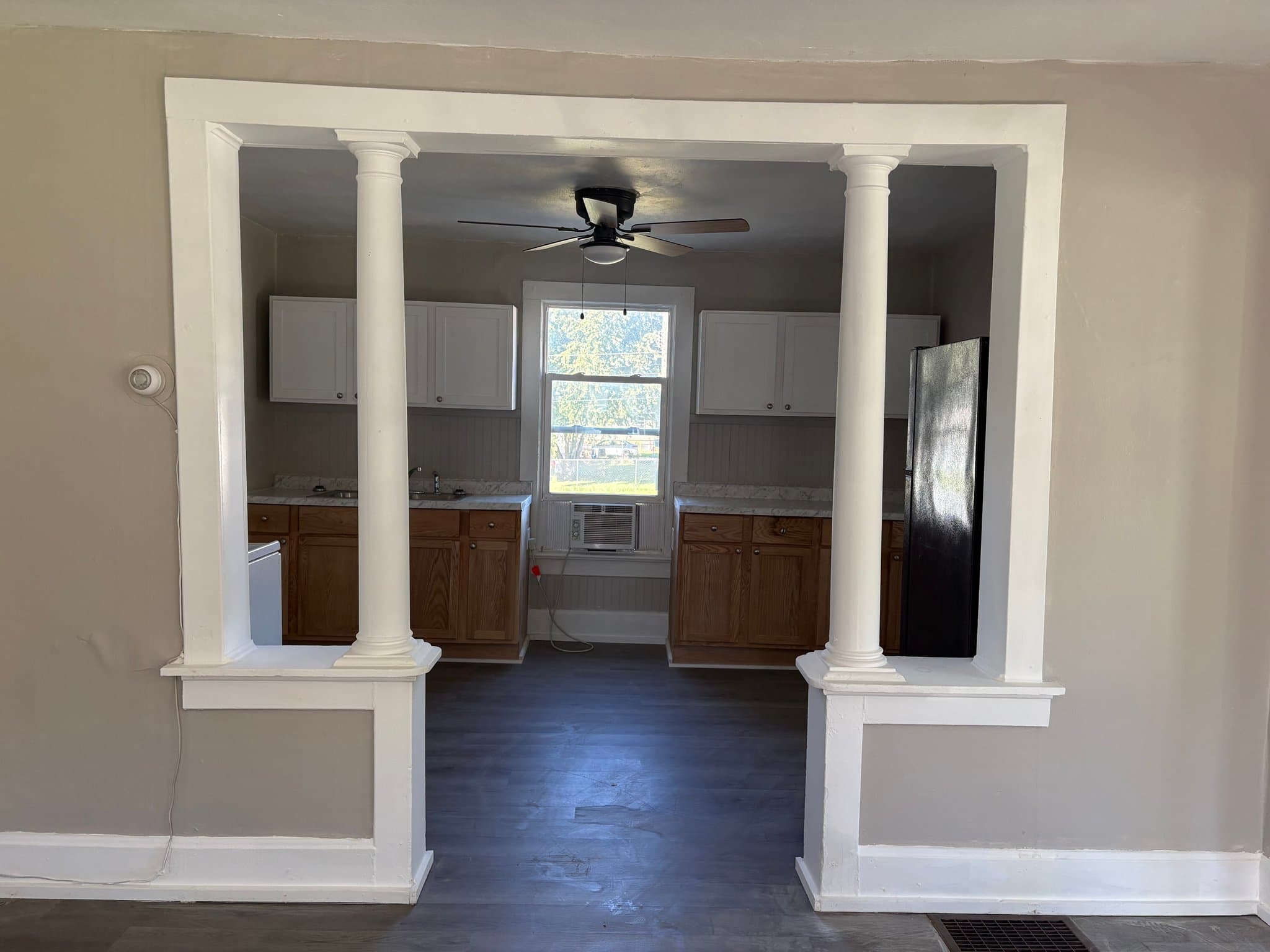 Independence House: 104 S Huttig Ave