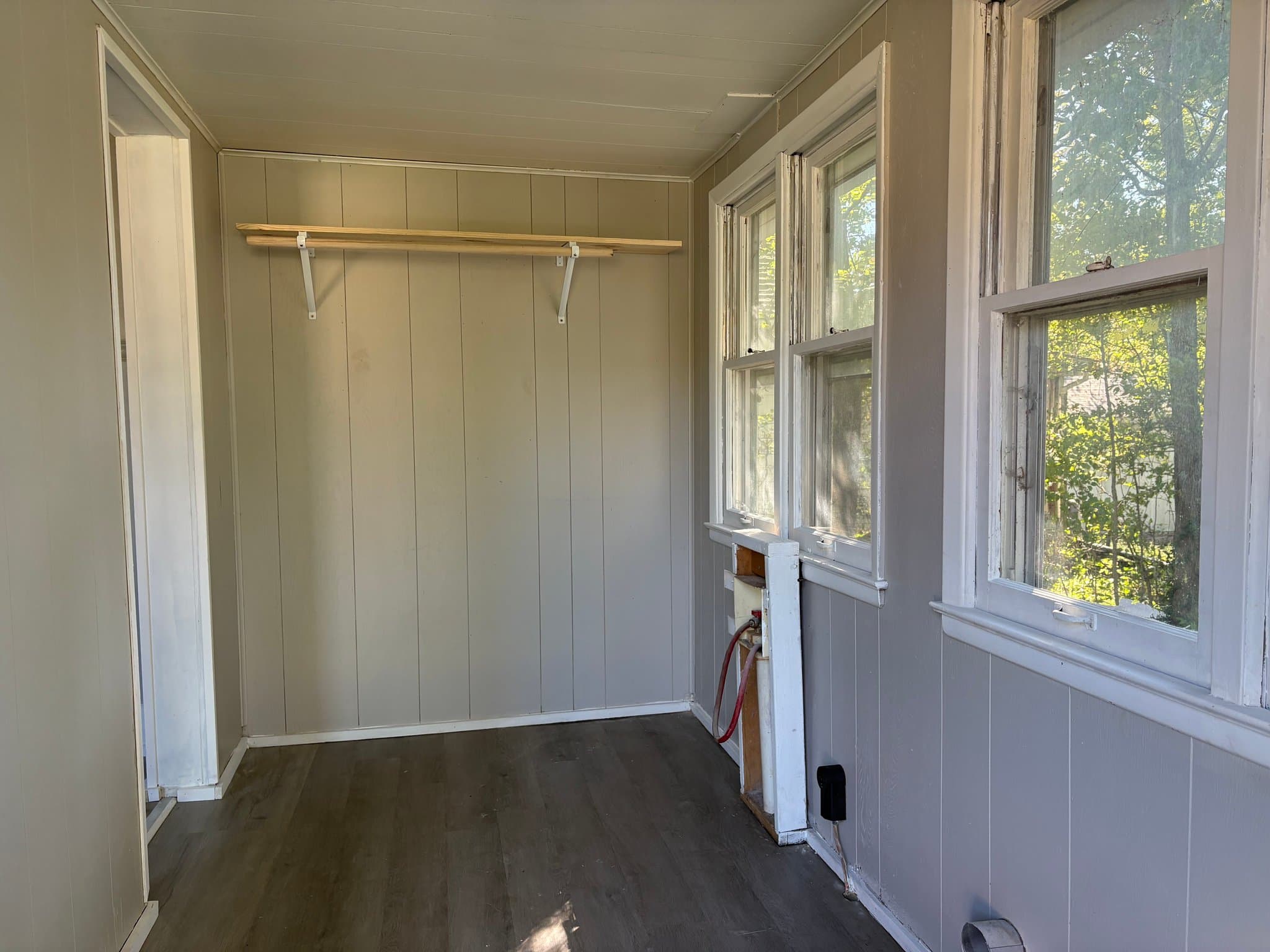 Independence House: 104 S Huttig Ave