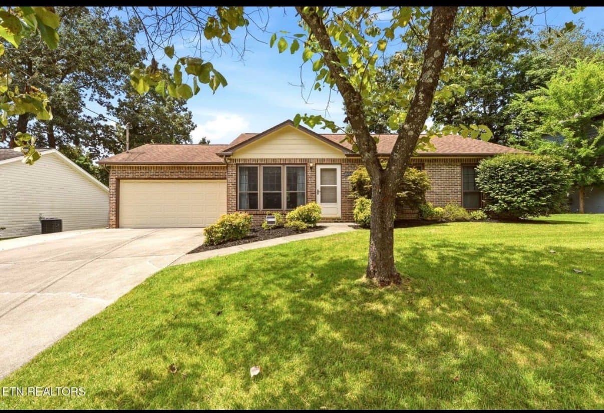Knoxville House: 1409 Waynesboro Ln