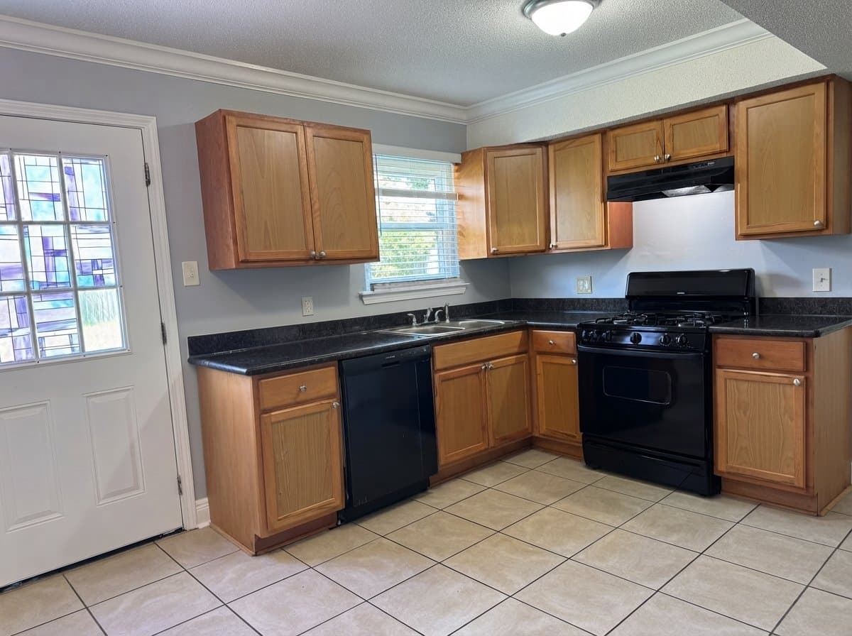 La Place House: 1405 Ellerslie Ave