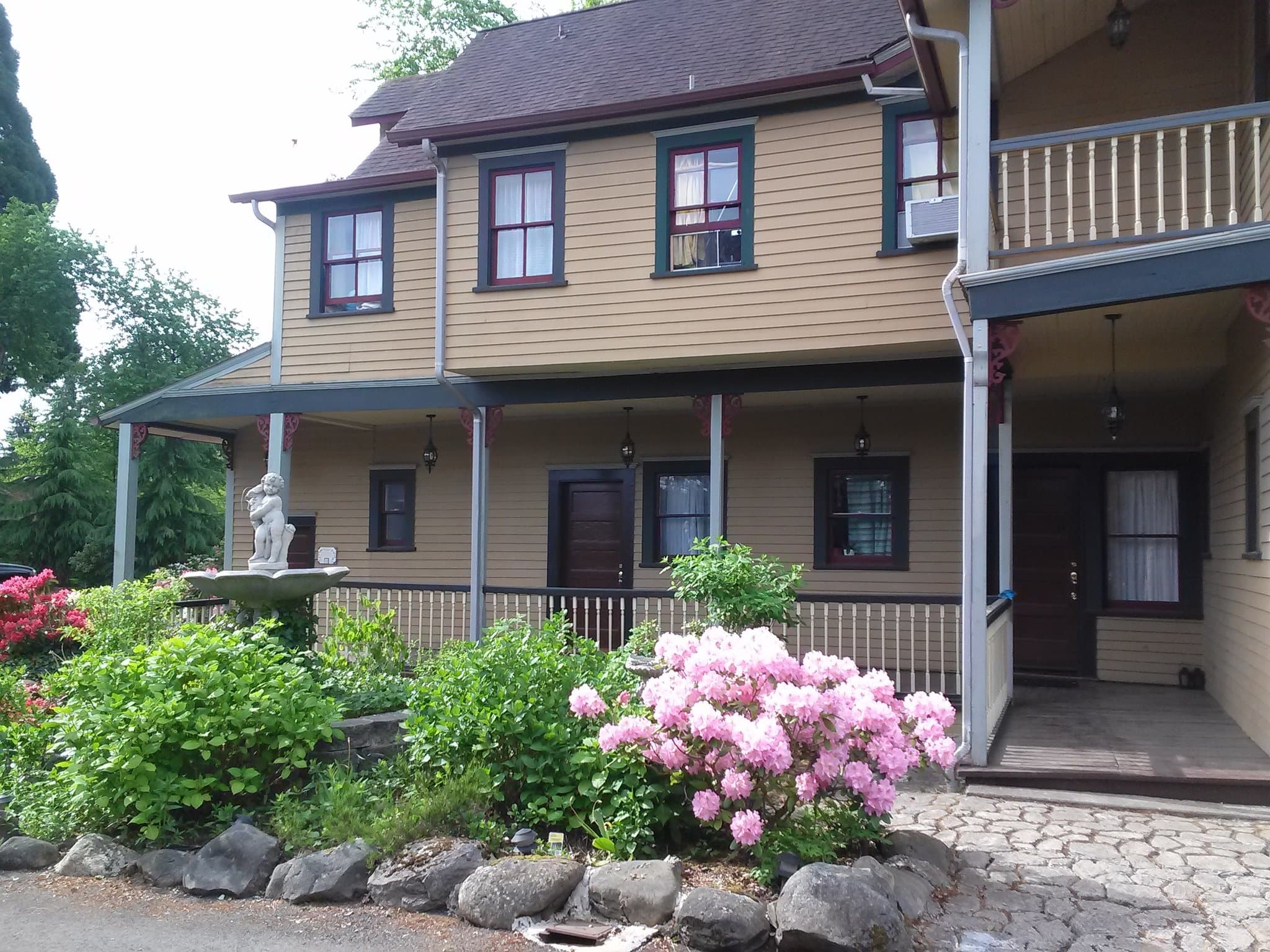 Tacoma Apartment: 12323 A St S
