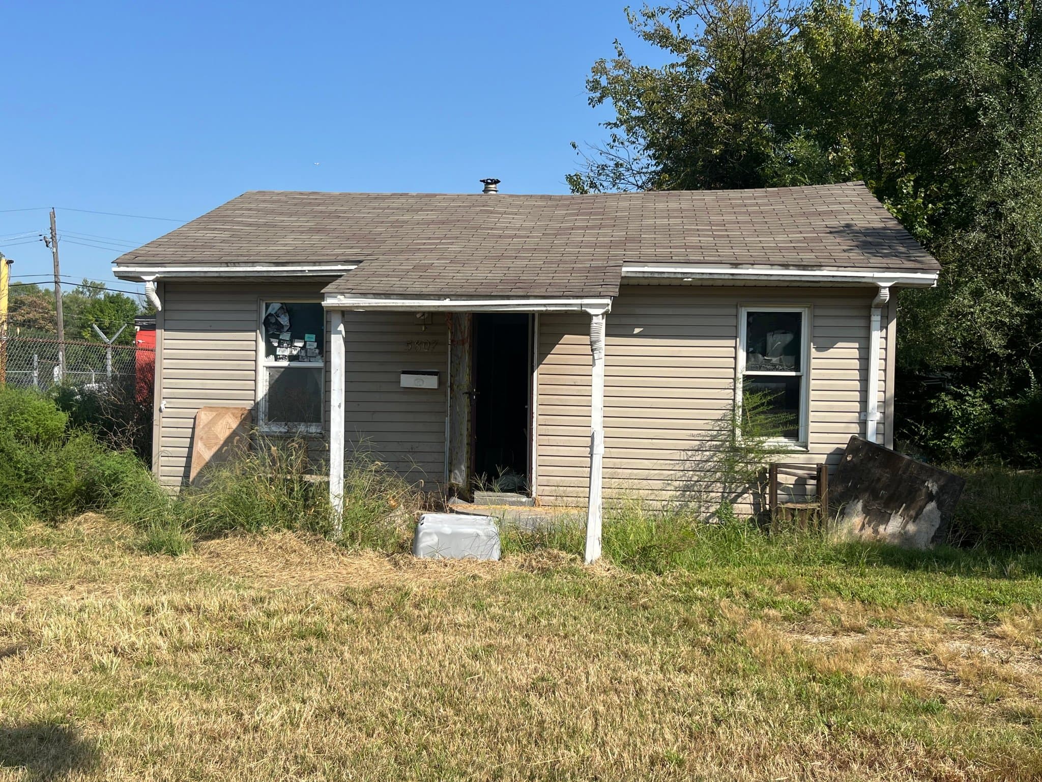 East St.Louis House: 5807 Forest Blvd,