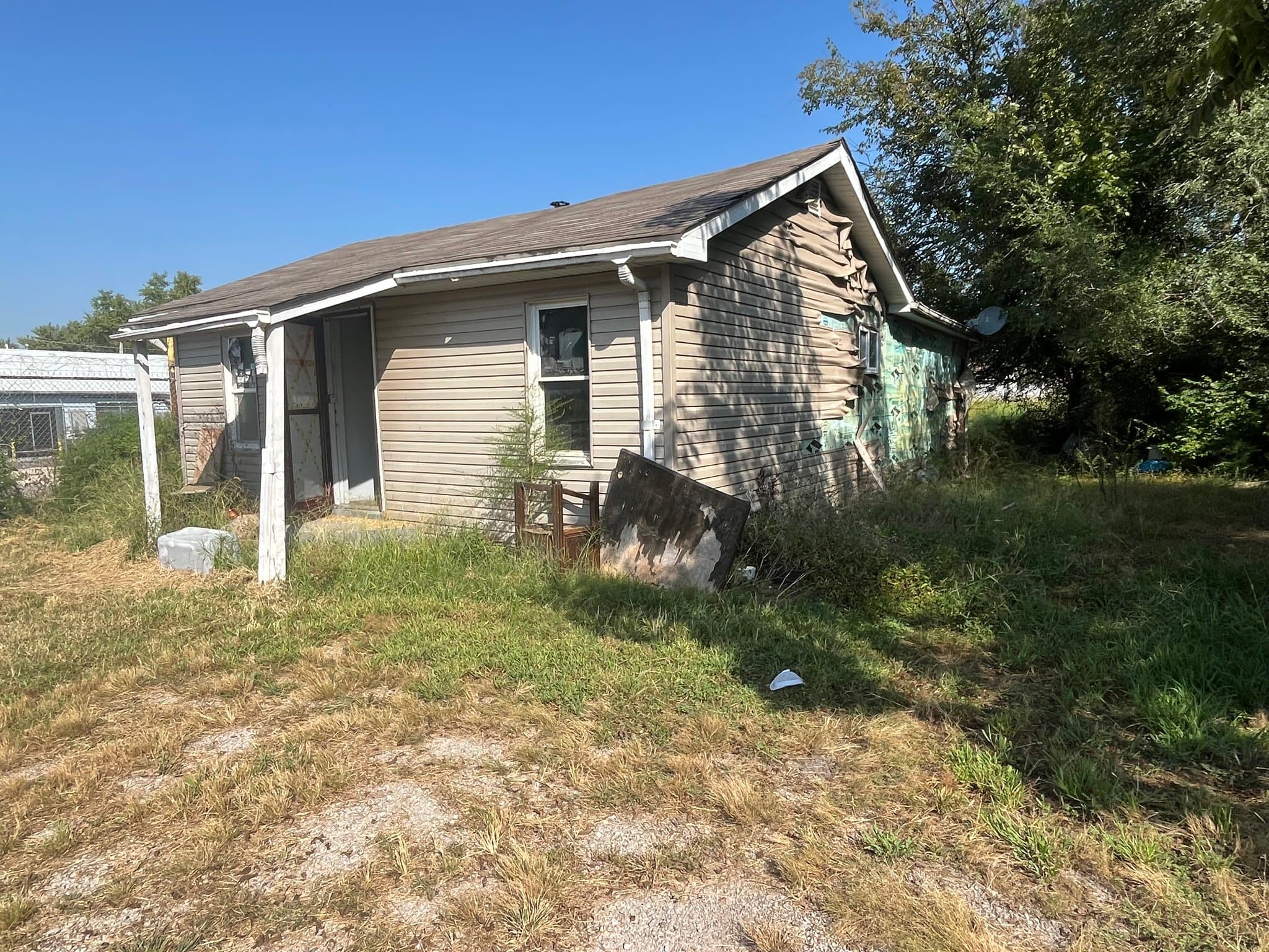 East St.Louis House: 5807 Forest Blvd,