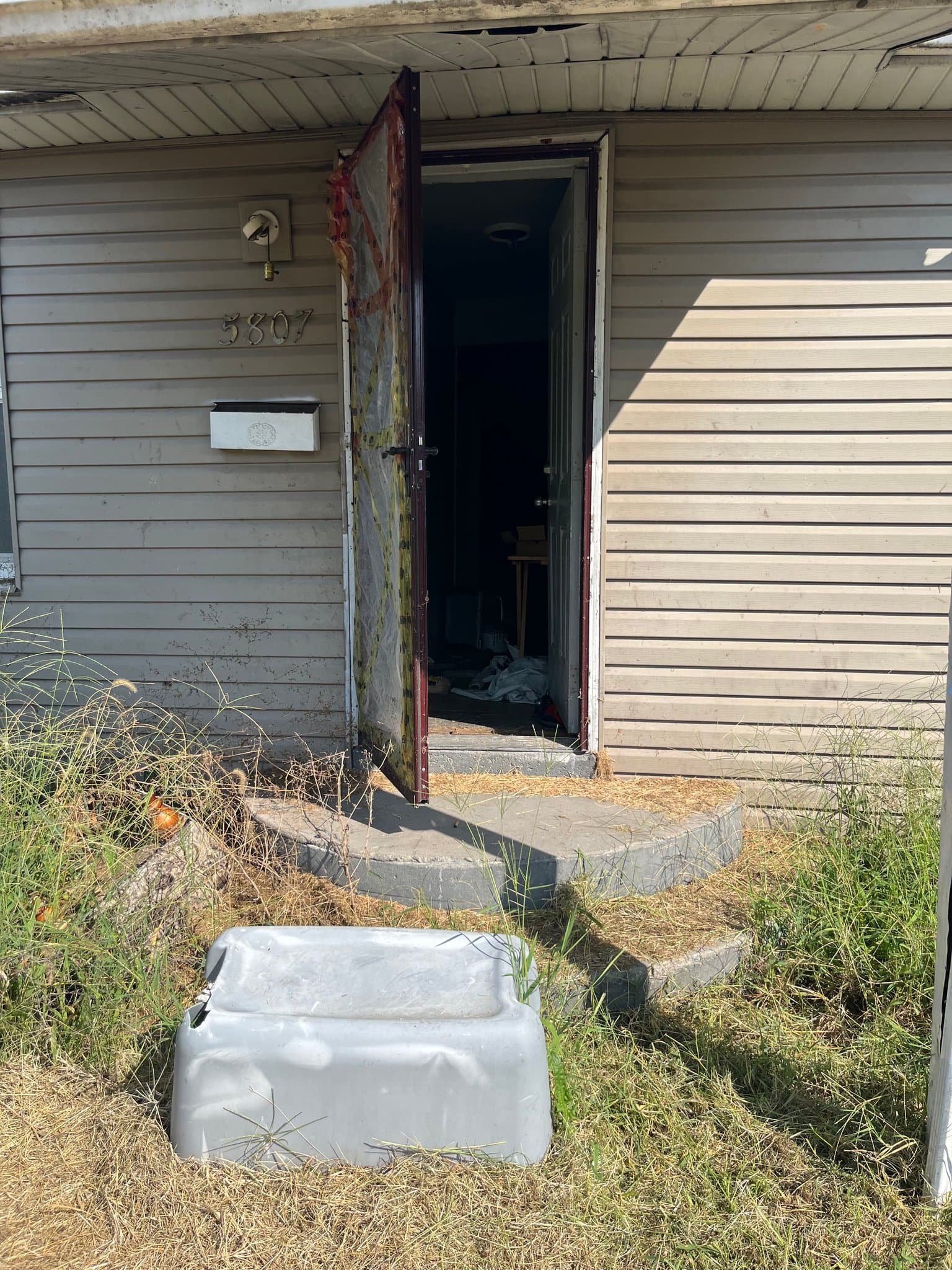 East St.Louis House: 5807 Forest Blvd,