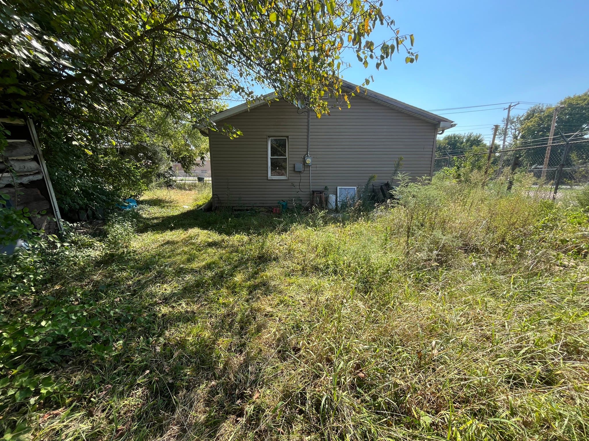 East St.Louis House: 5807 Forest Blvd,