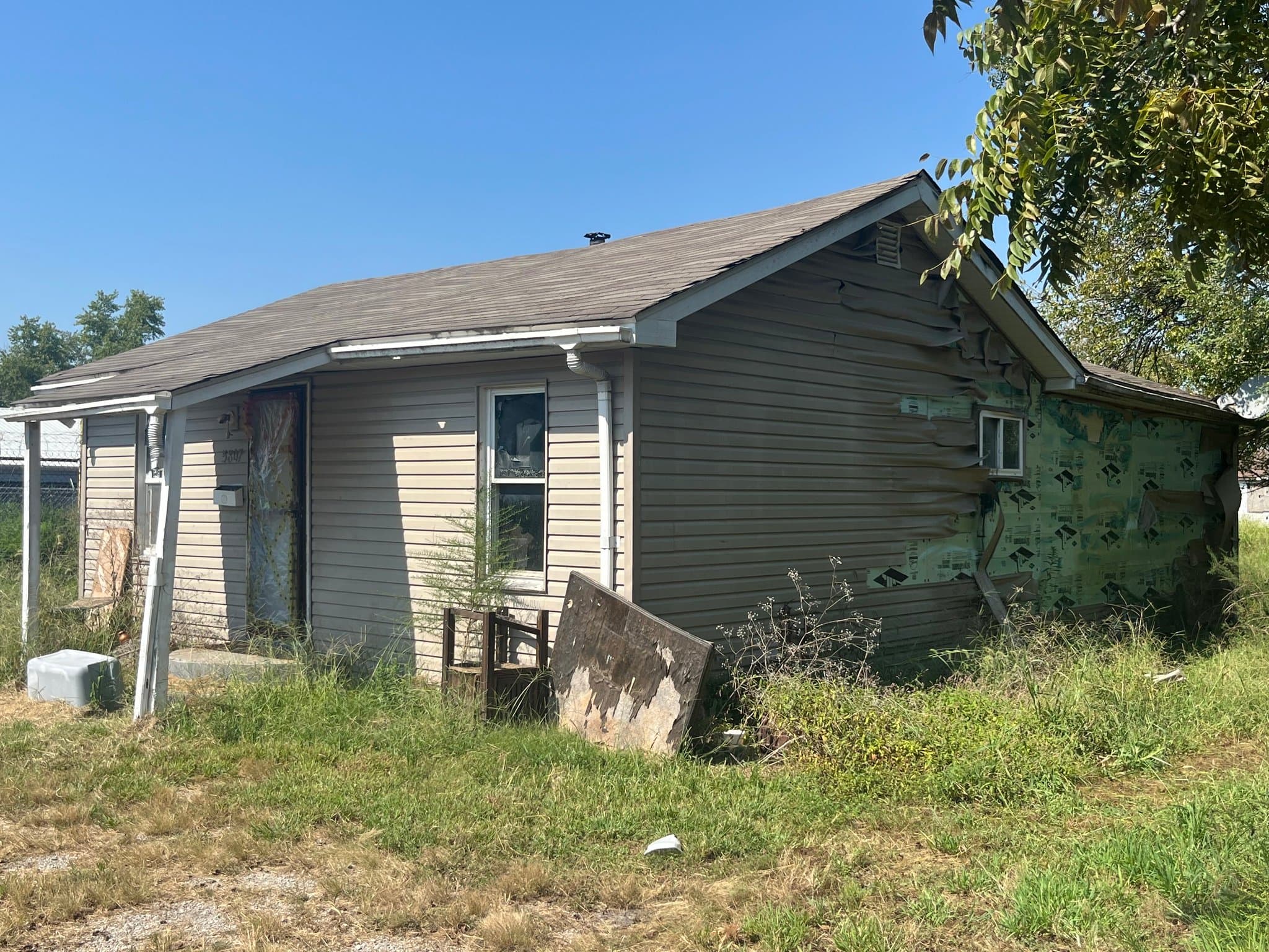 East St.Louis House: 5807 Forest Blvd,