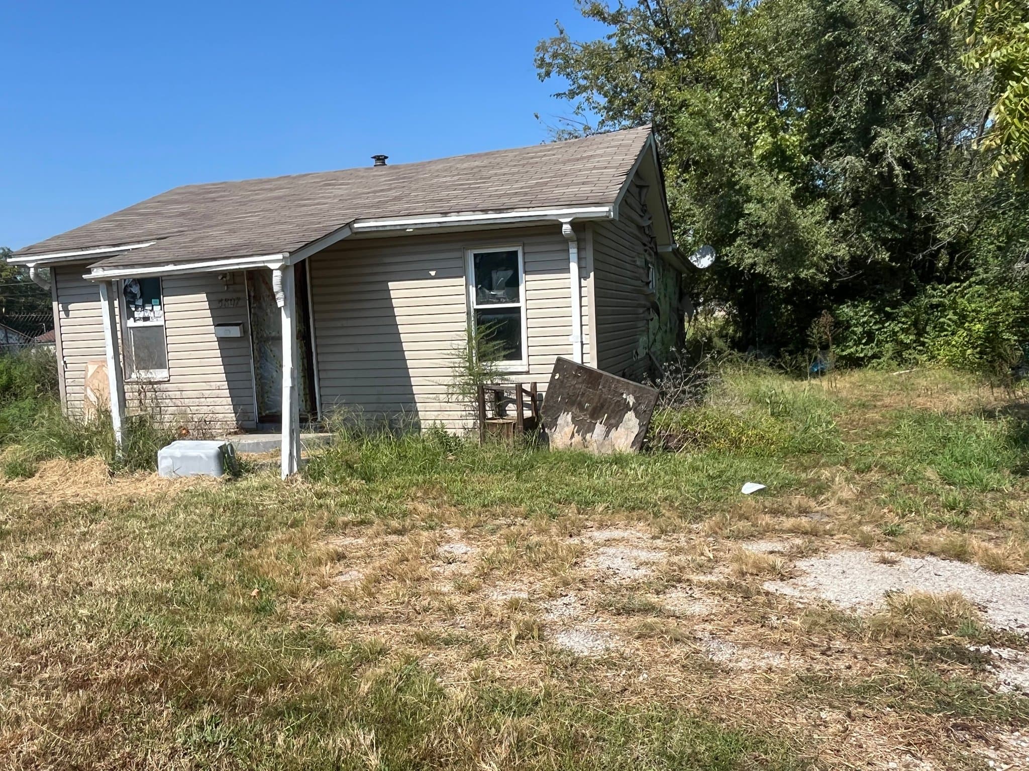East St.Louis House: 5807 Forest Blvd,