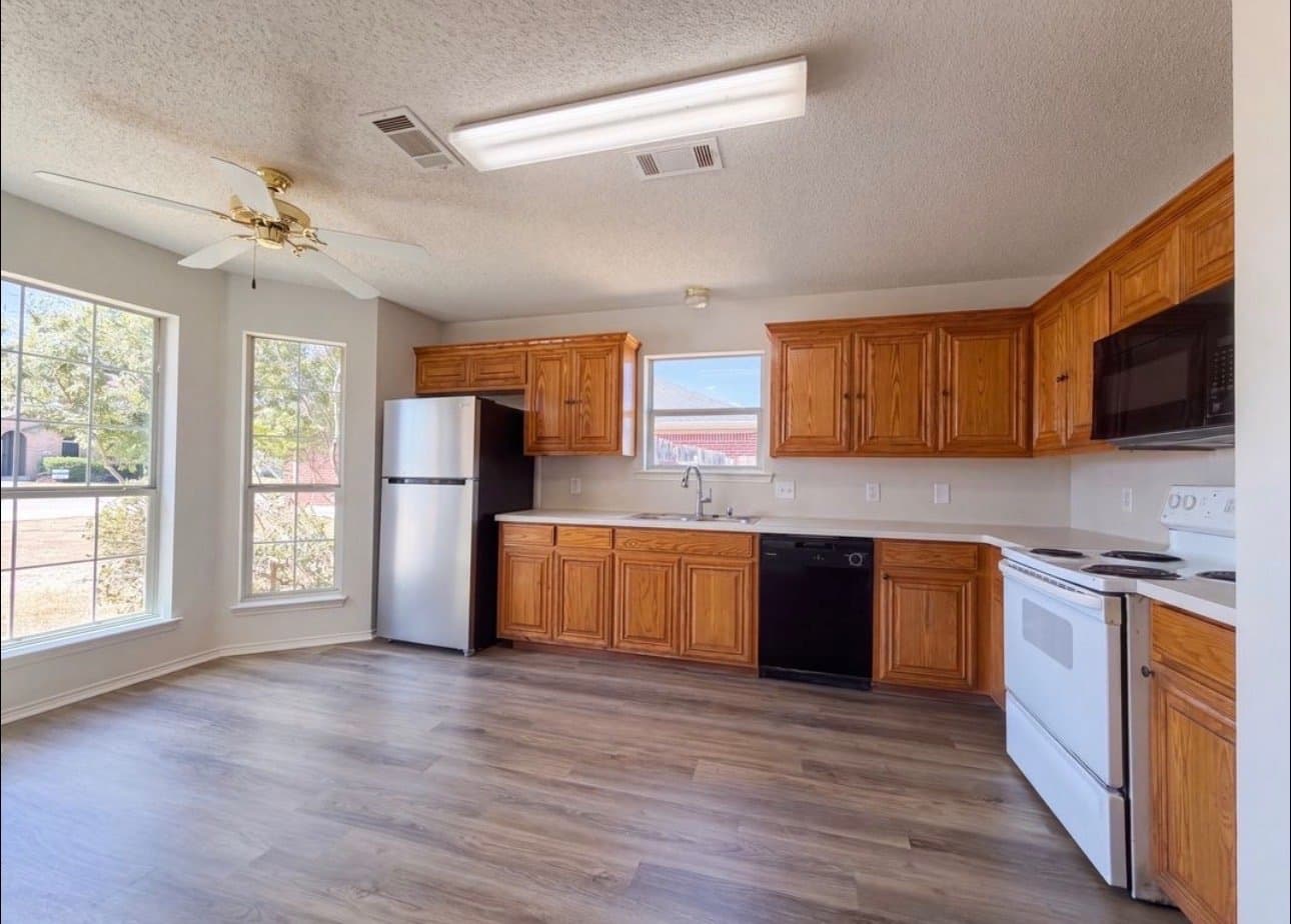 Arlington House: 8023 Blue Duck Trl