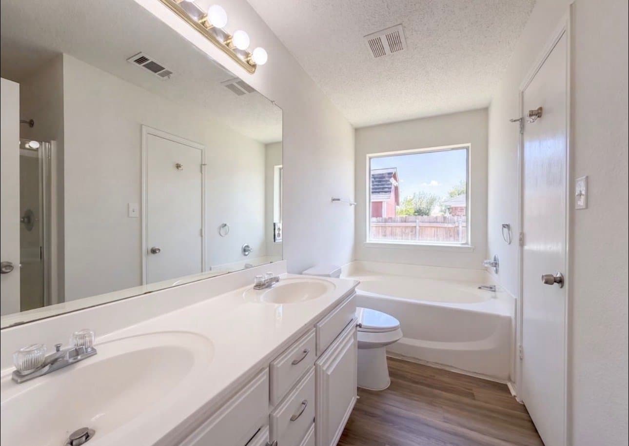 Arlington House: 8023 Blue Duck Trl