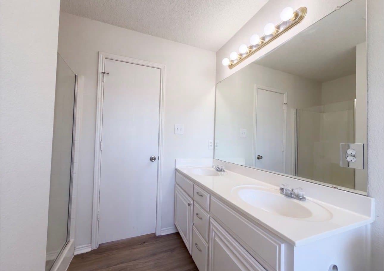 Arlington House: 8023 Blue Duck Trl