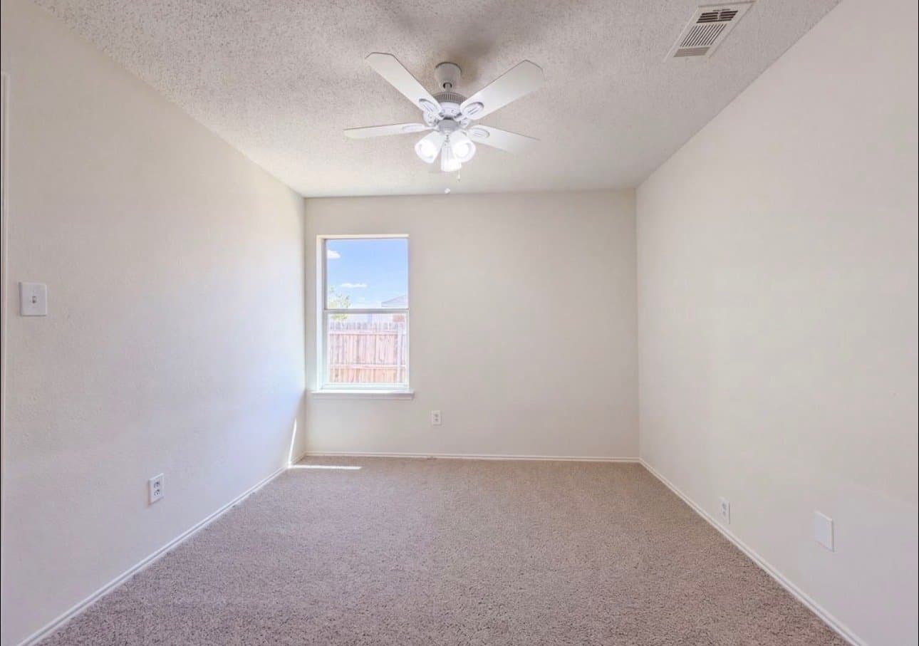 Arlington House: 8023 Blue Duck Trl