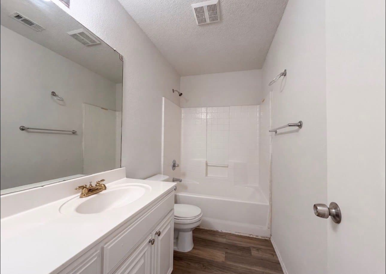 Arlington House: 8023 Blue Duck Trl