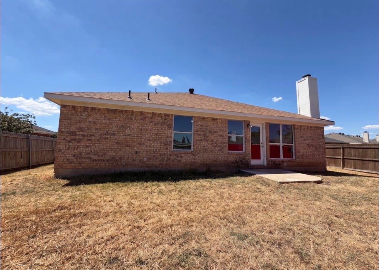 Arlington House: 8023 Blue Duck Trl