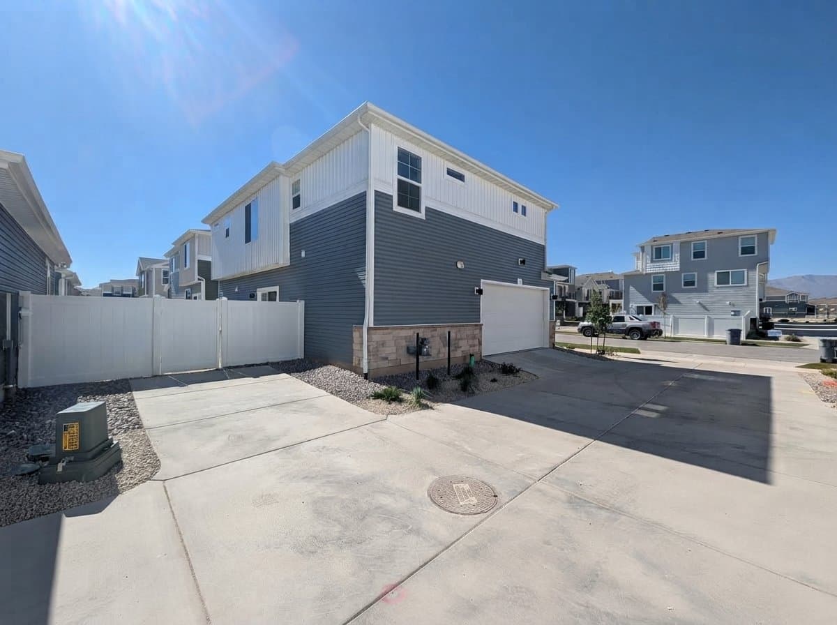 Saratoga Springs House: 54 N Provo River Rd