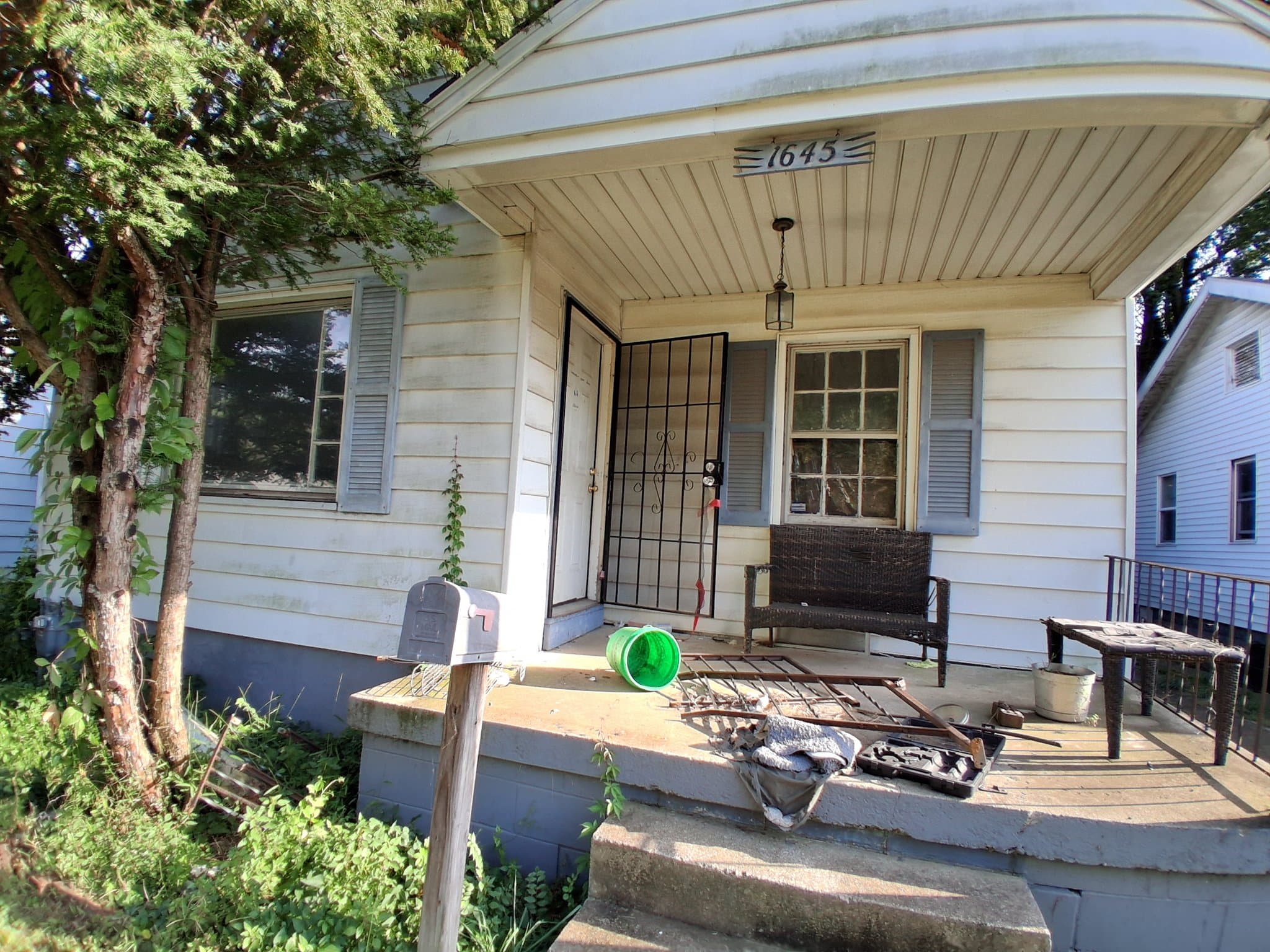 Decatur House: 1645 E Walnut St.