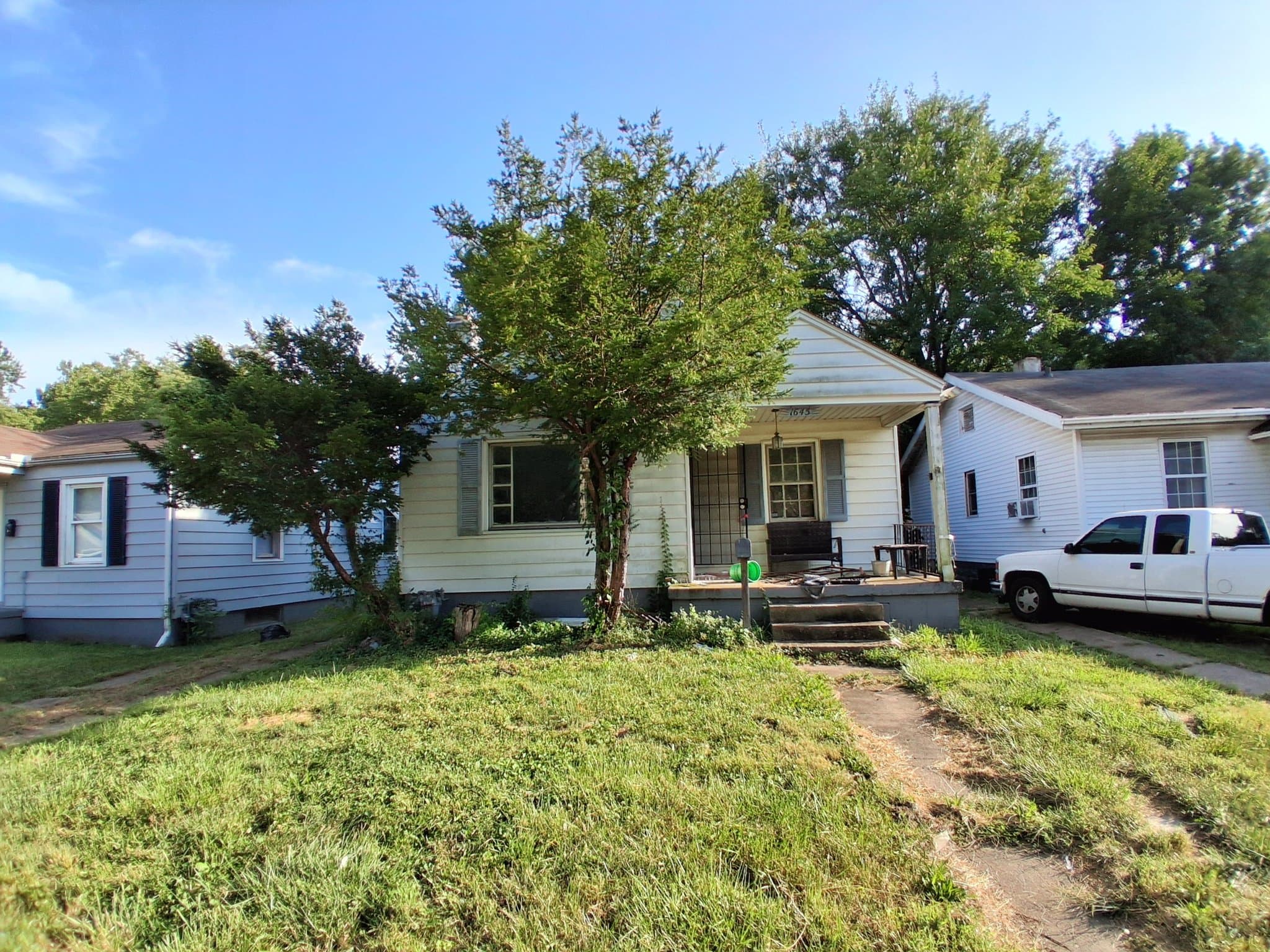 Decatur House: 1645 E Walnut St.