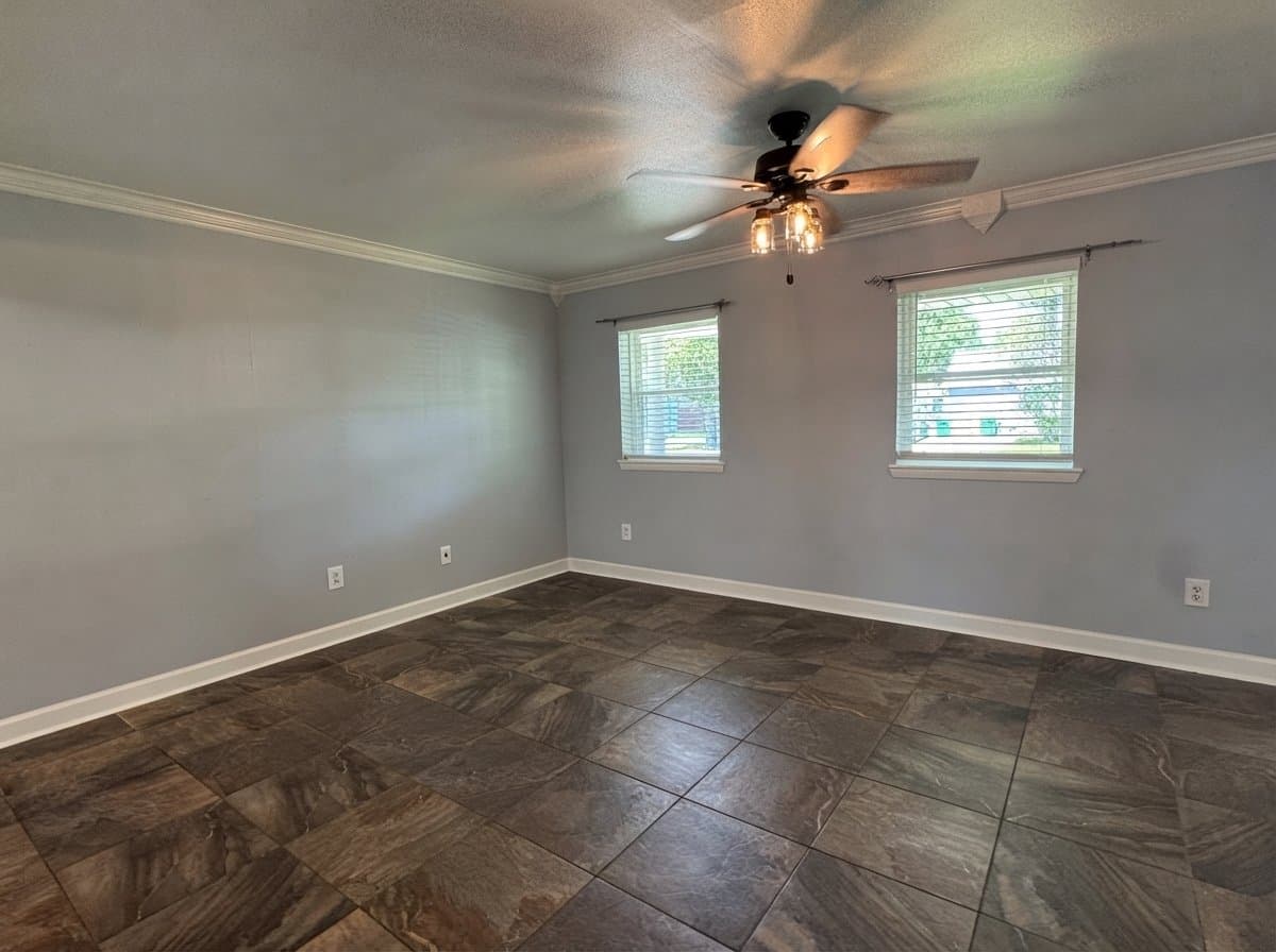 La Place House: 536 Oak Allee Drive