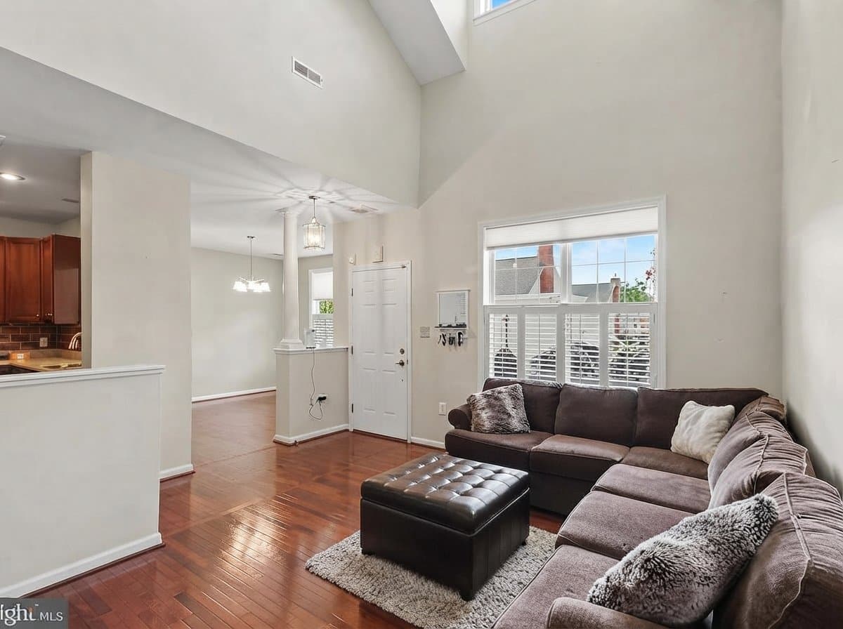 Philadelphia Townhome: 15041 Sunflower Dr