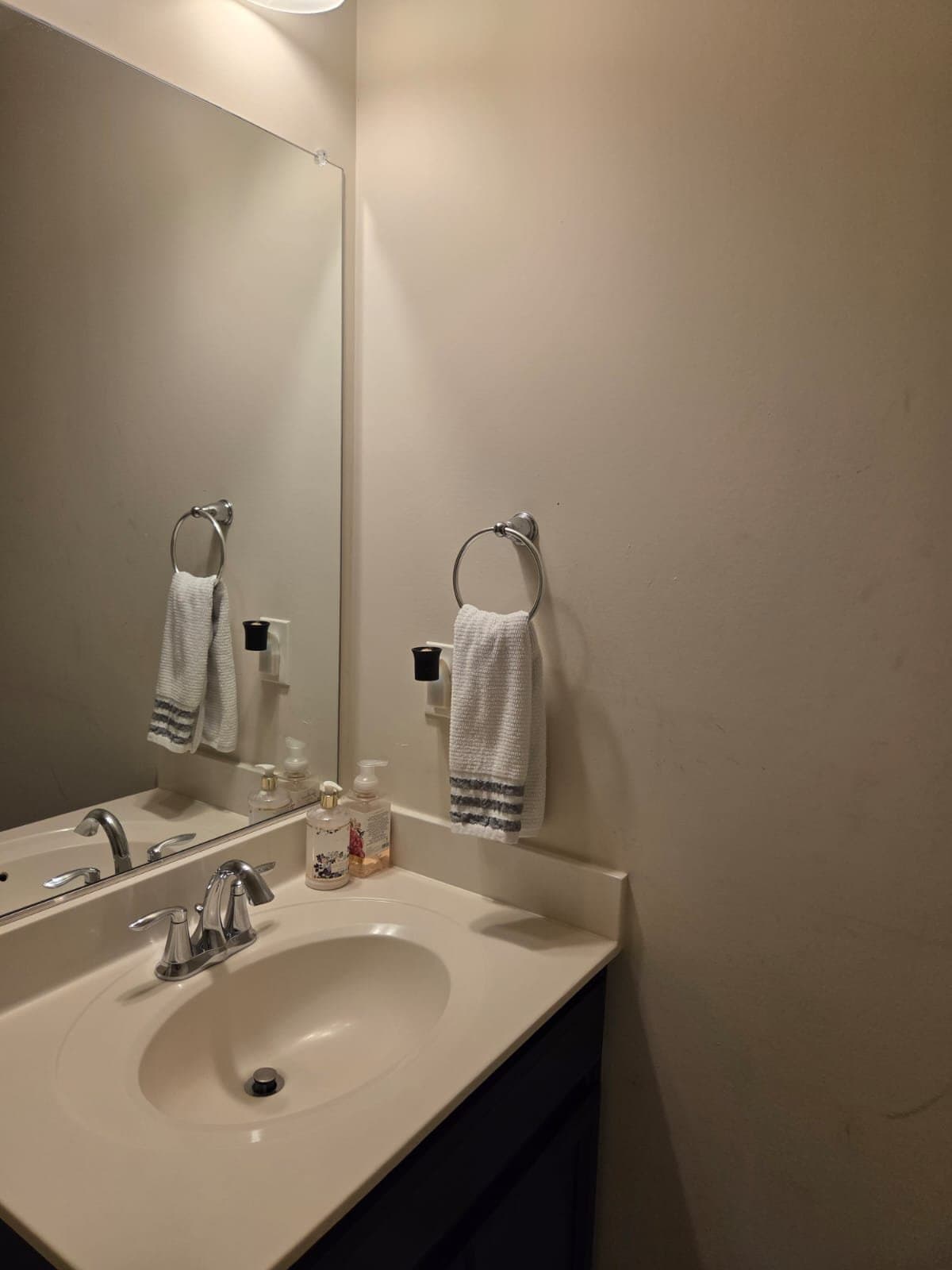 Triangle Single Room: 3991 Bradys Hill Rd