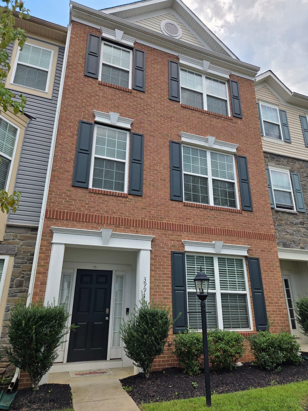 Triangle Single Room: 3991 Bradys Hill Rd