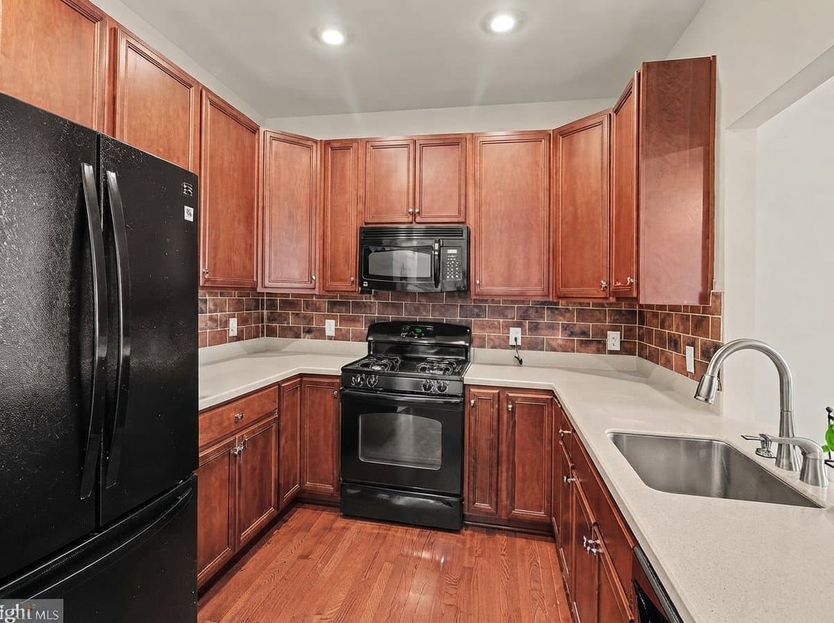 Philadelphia Townhome: 15041 Sunflower Dr