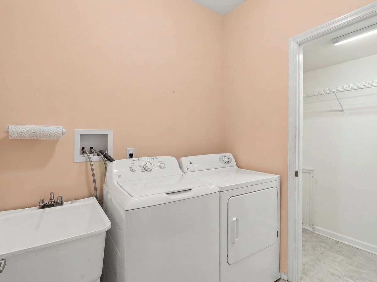 Philadelphia Townhome: 15041 Sunflower Dr