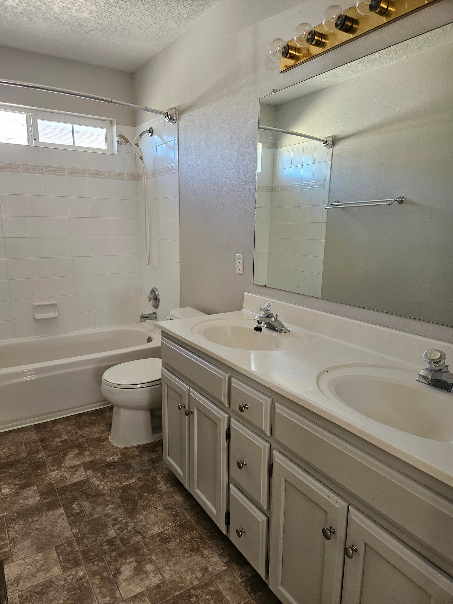 Albuquerque House: 7324 Peregrine Rd NE