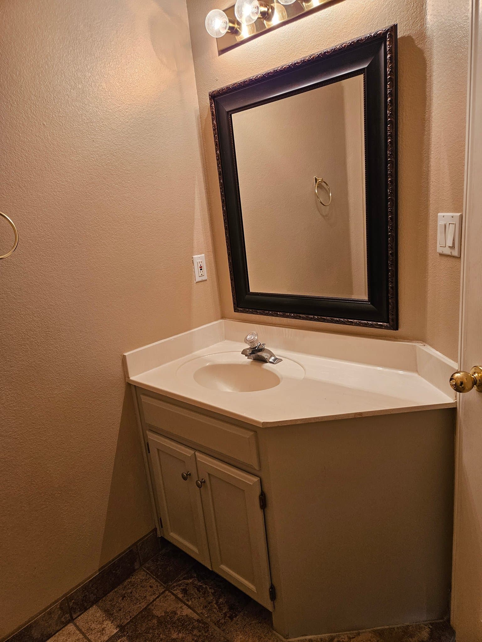 Albuquerque House: 7324 Peregrine Rd NE