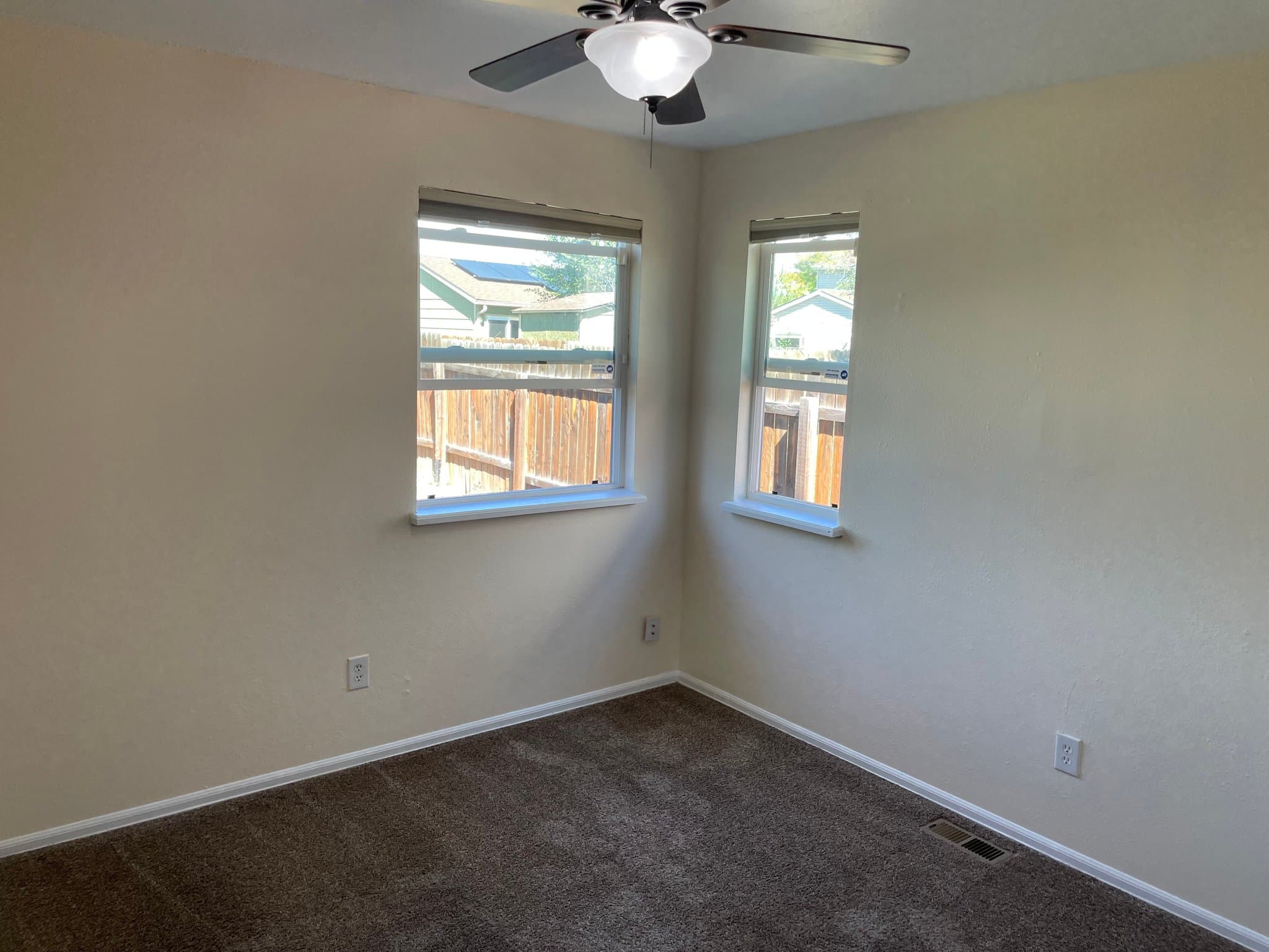 COLORADO SPRINGS Single Room: 4520 Hollyridge Dr