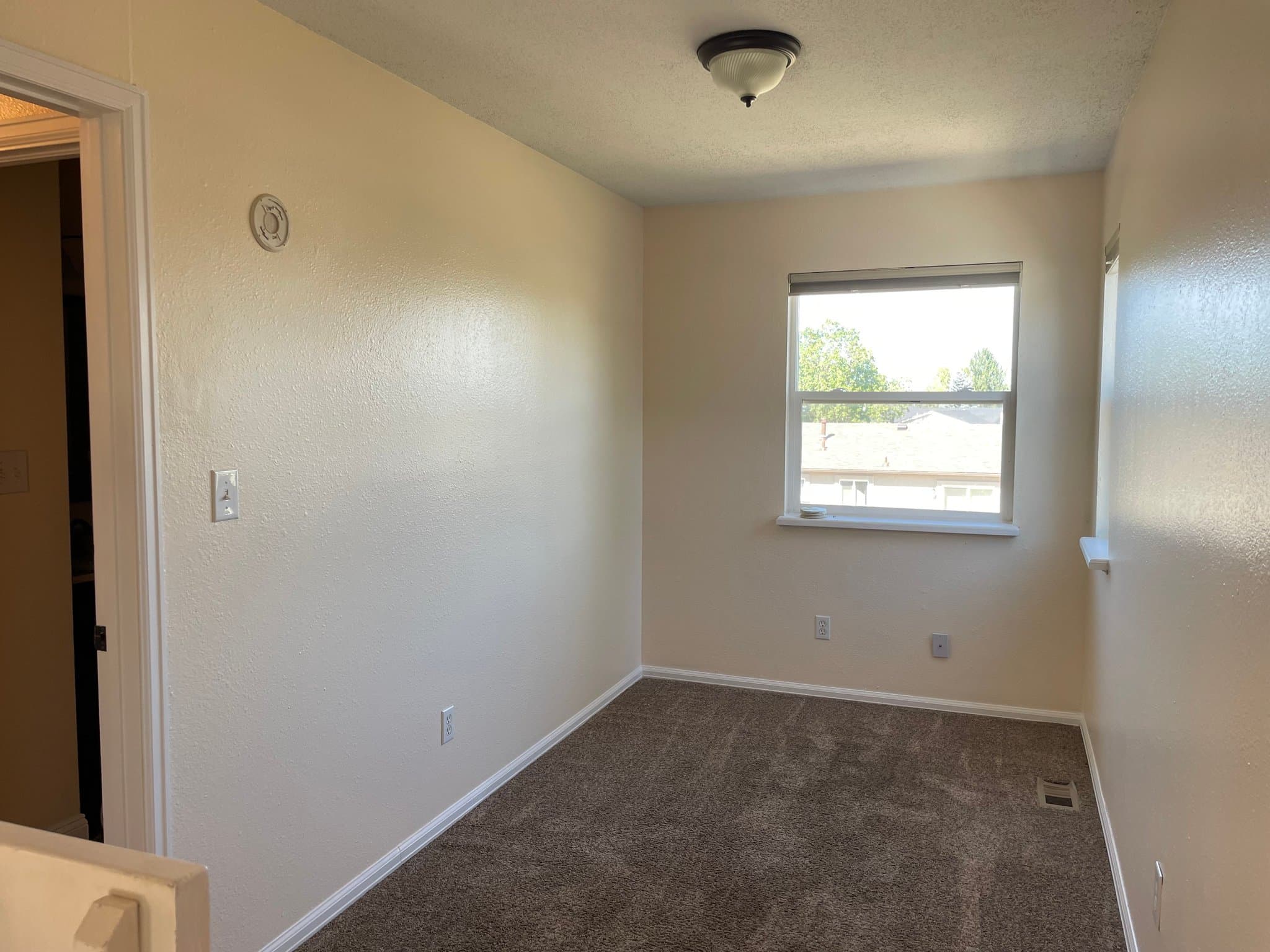 COLORADO SPRINGS Single Room: 4520 Hollyridge Dr