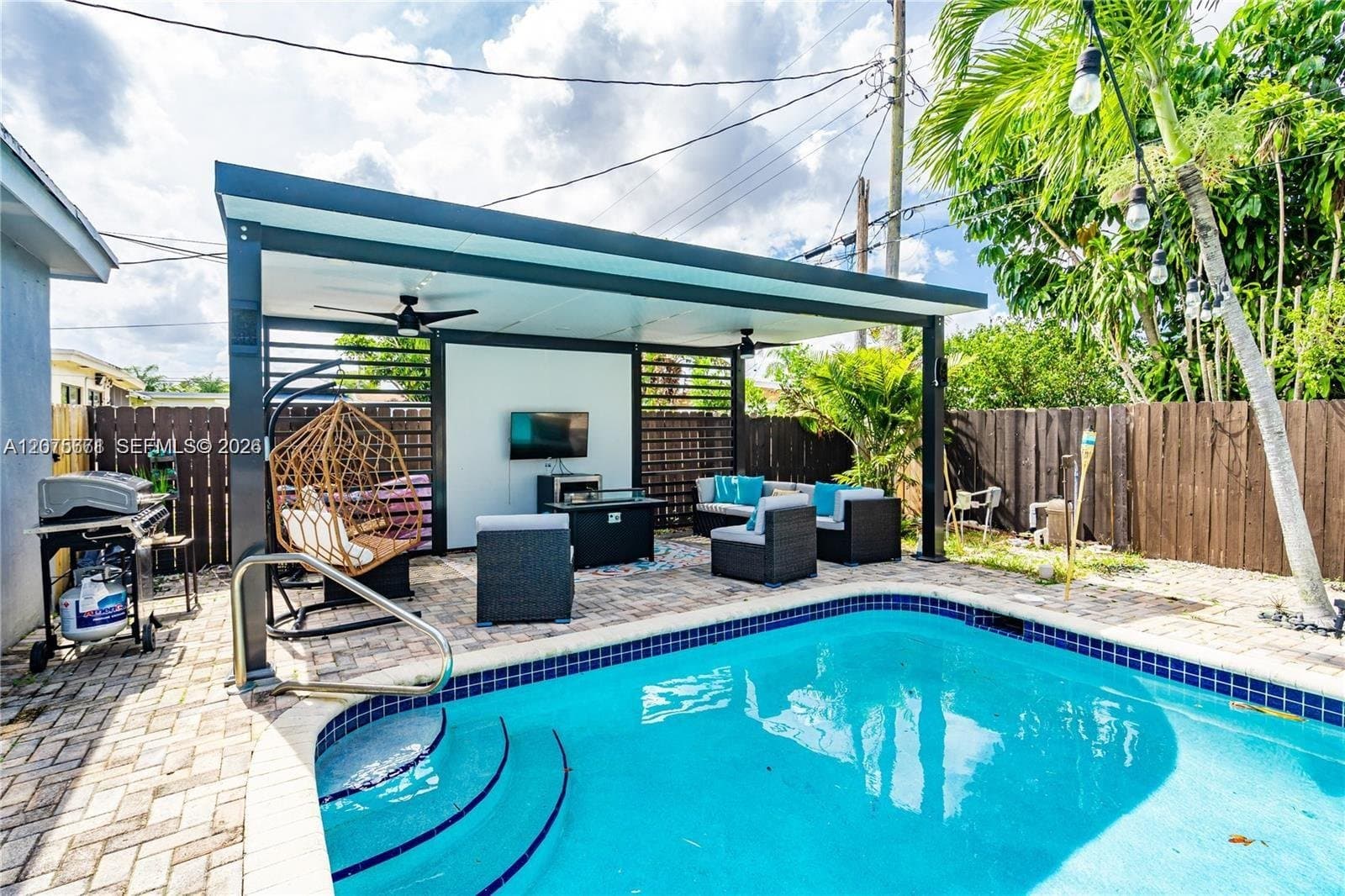 PEMBROKE PINES House: SW 12TH ST