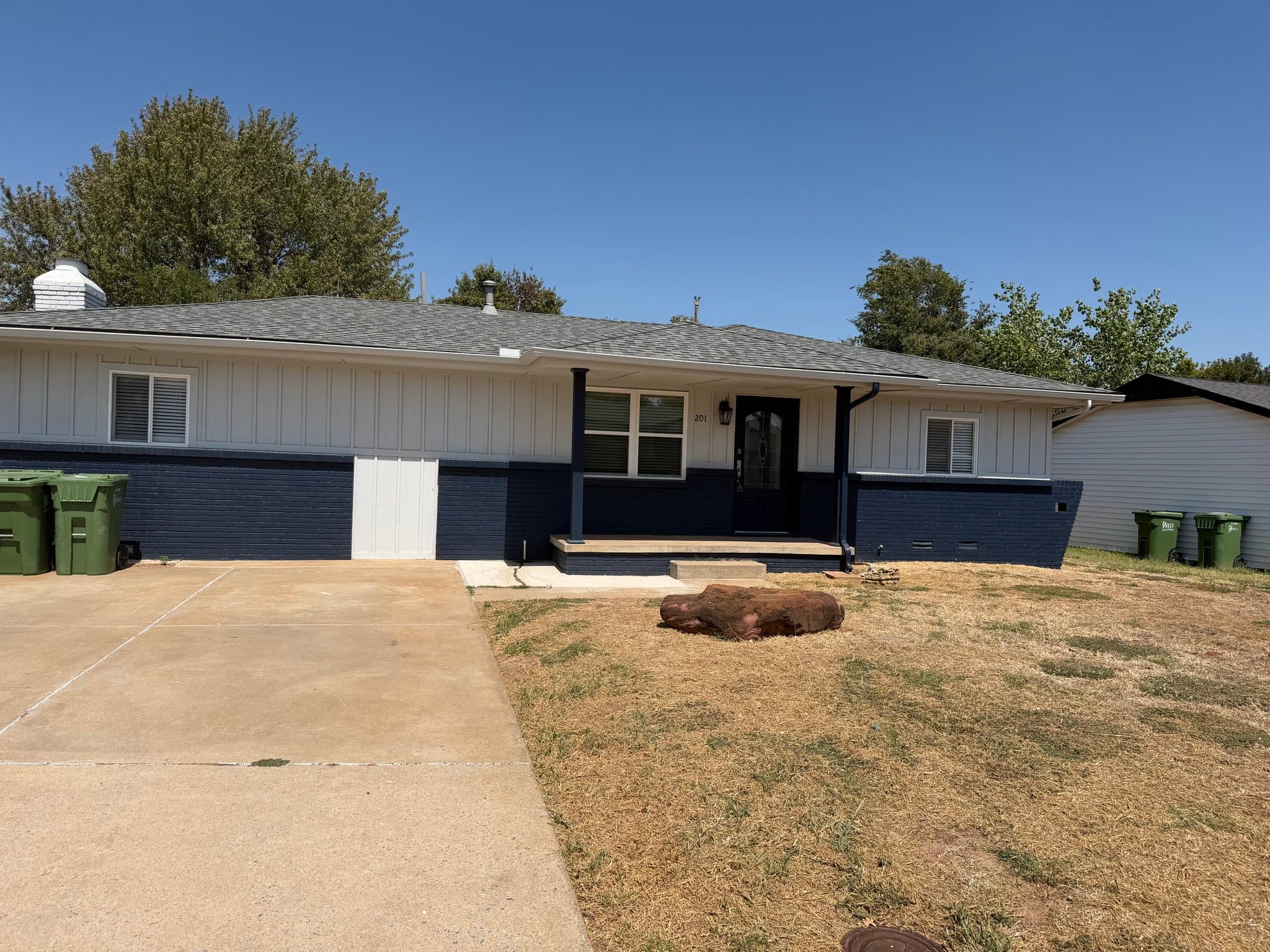 Yukon House: 201 Dianna Dr