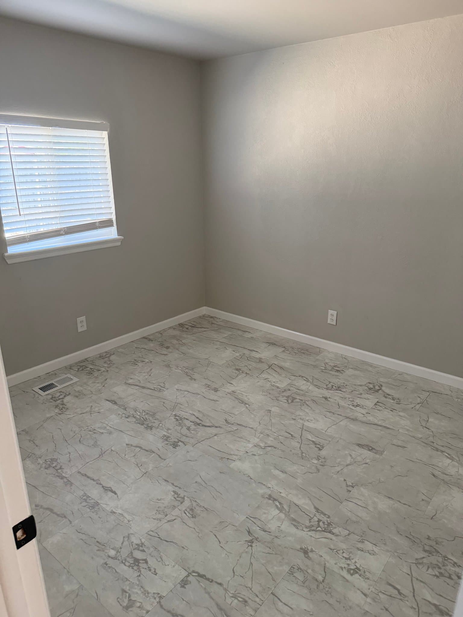 Yukon House: 201 Dianna Dr