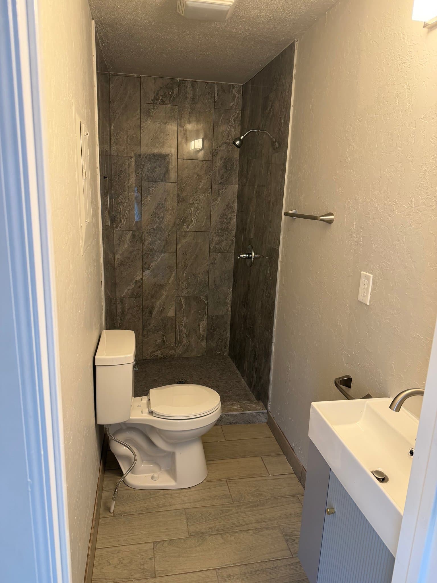Yukon House: 201 Dianna Dr