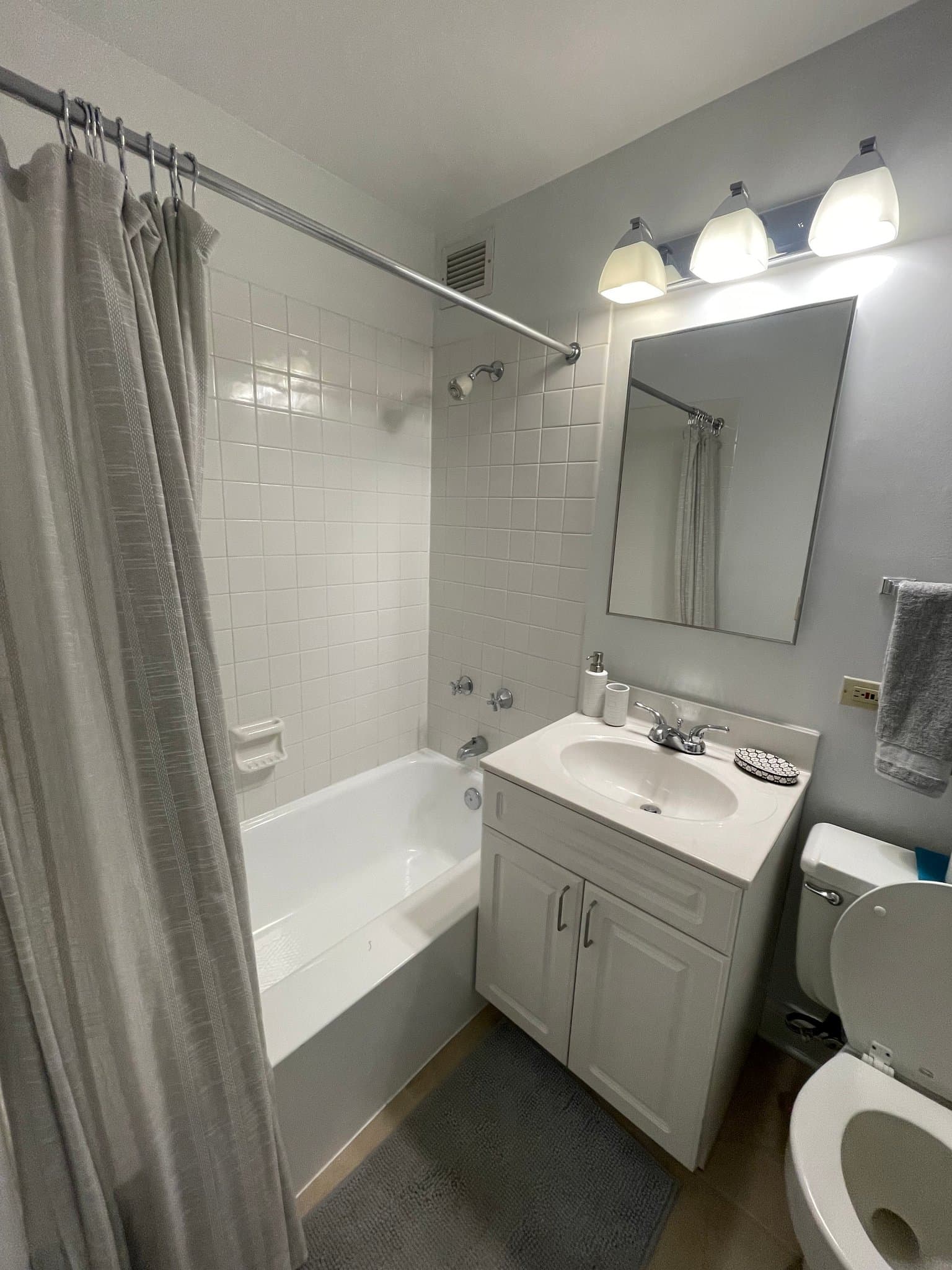 Chicago Condo: 1335 n lakeshore drive