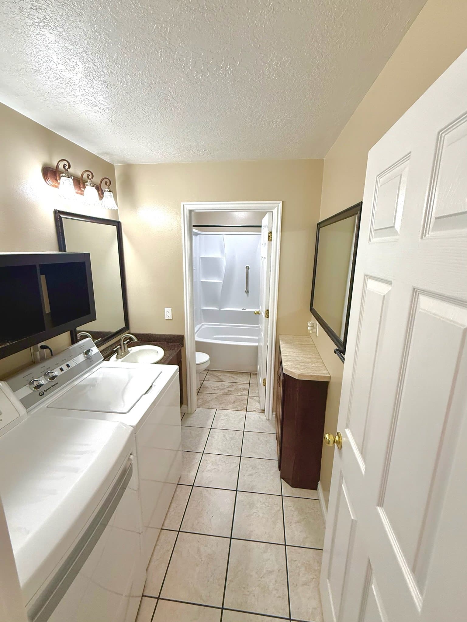 Santaquin Apartment: 253 N 700 E