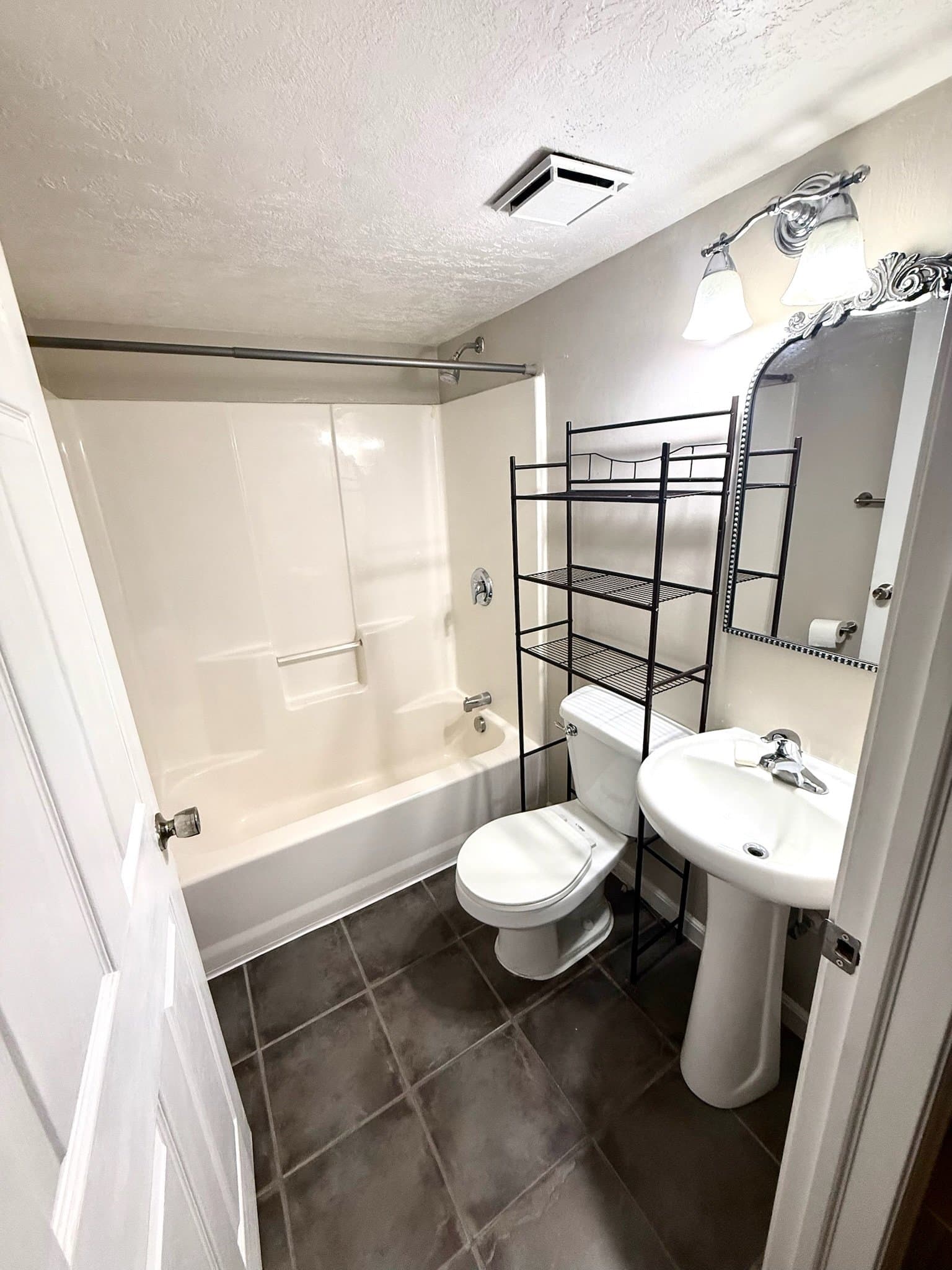 Santaquin Apartment: 253 N 700 E