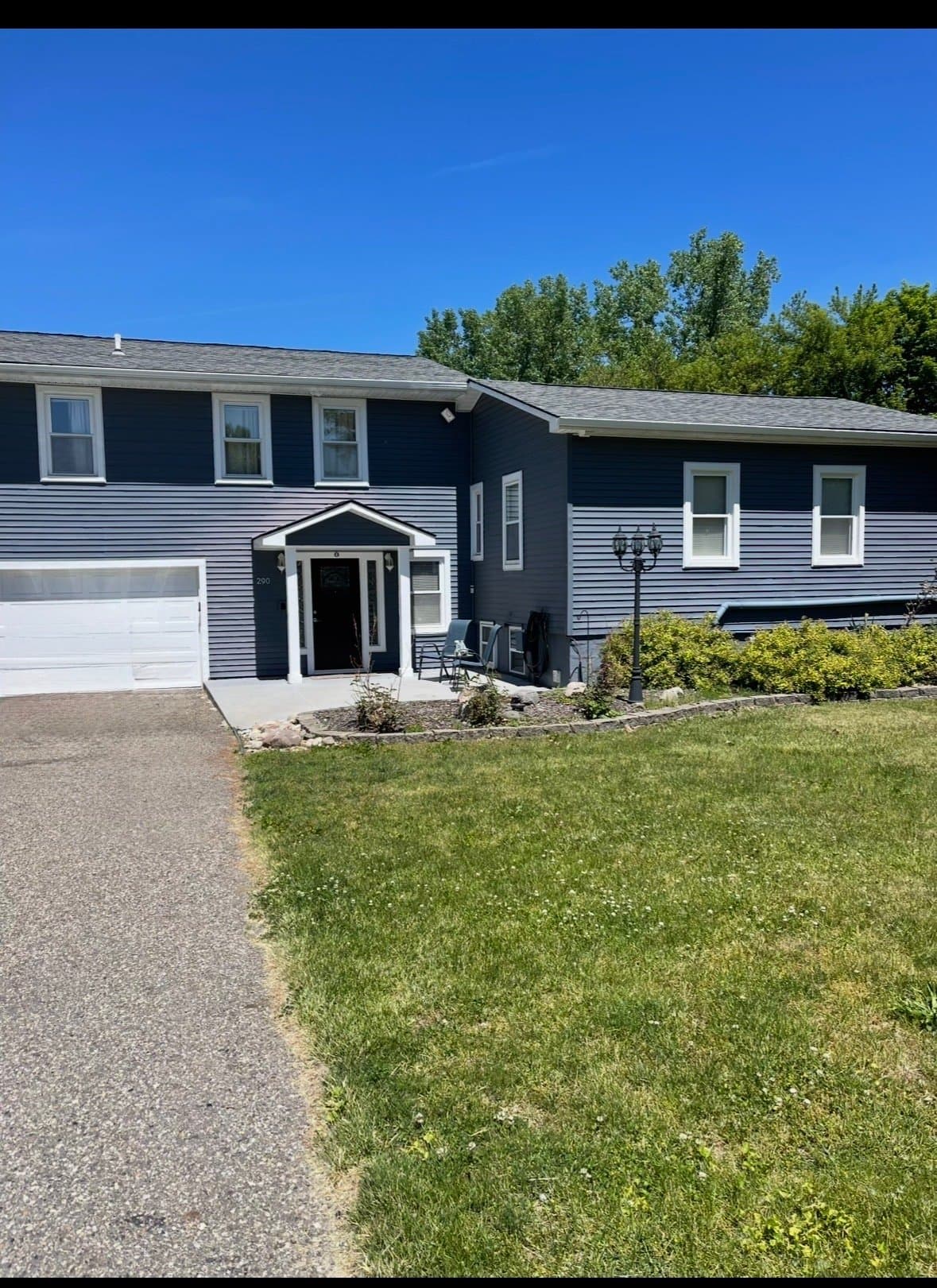Novi House: 290 Shamrock Hill